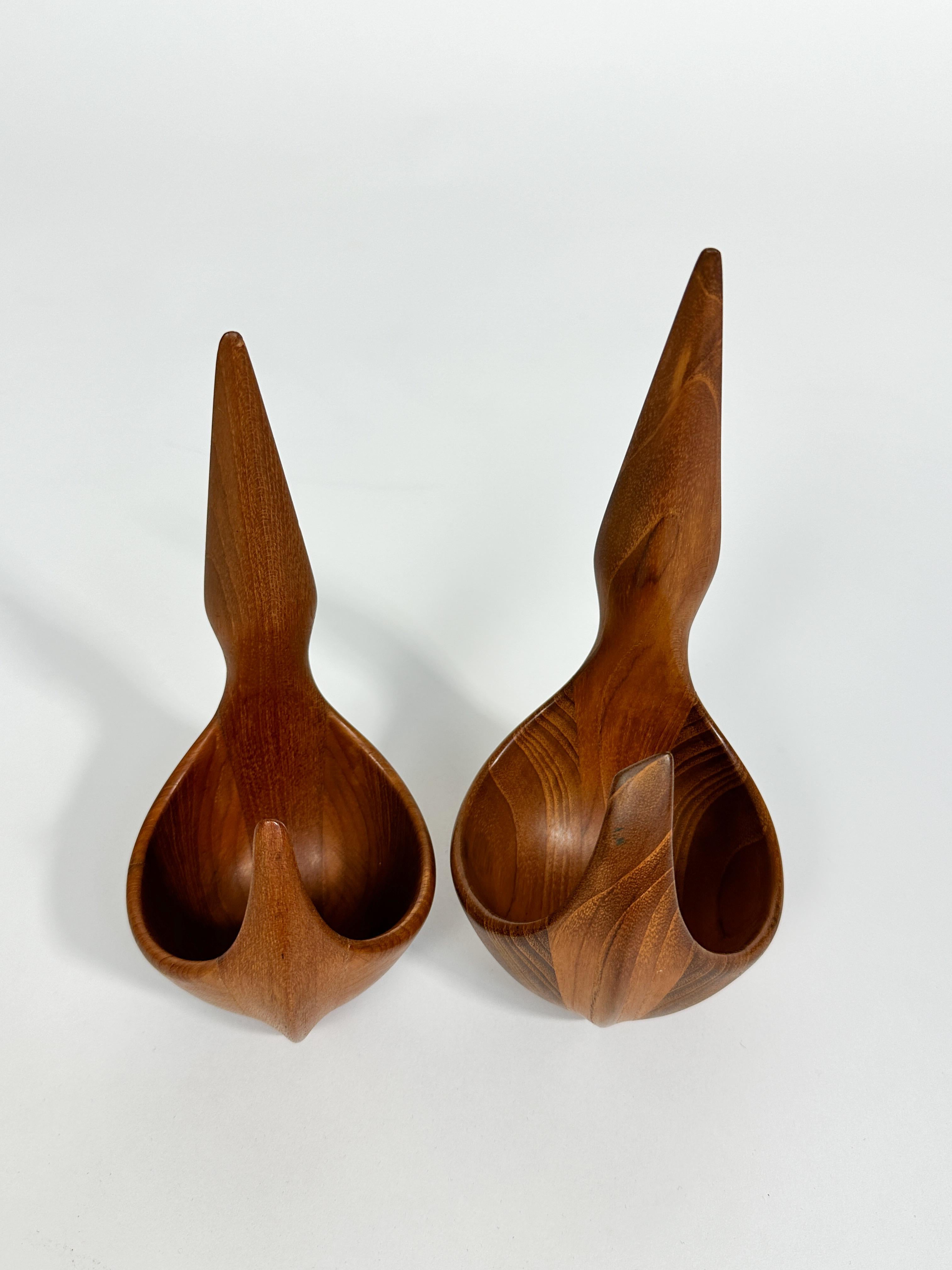 Pareja de cuencos de teca Johnny Mattsson Escultura tallada a mano Suecia Años 50 en venta 1