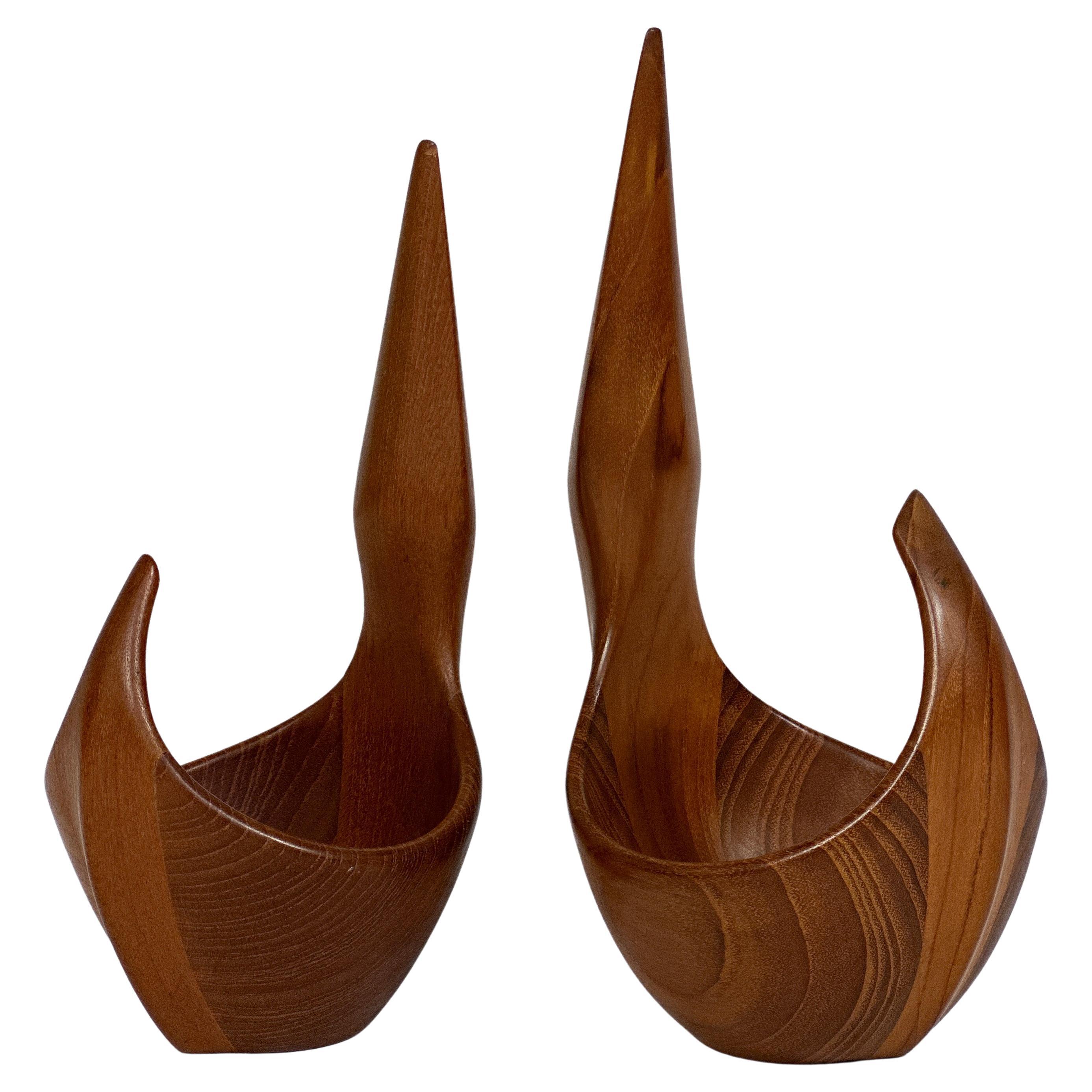Pareja de cuencos de teca Johnny Mattsson Escultura tallada a mano Suecia Años 50 en venta