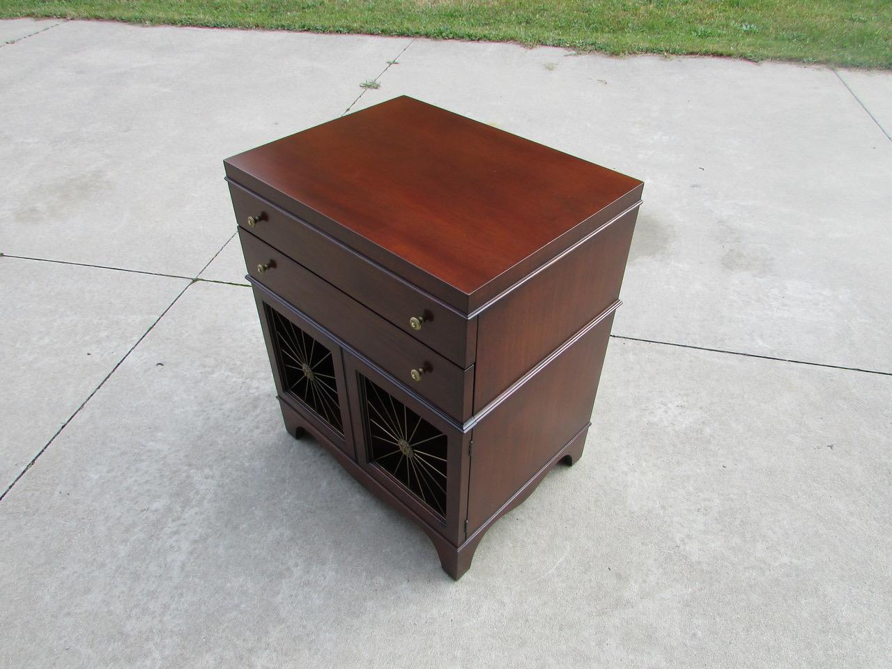 American Pair of Johnson Furniture Mahogany Neoclassical End Tables or Nightstands  For Sale