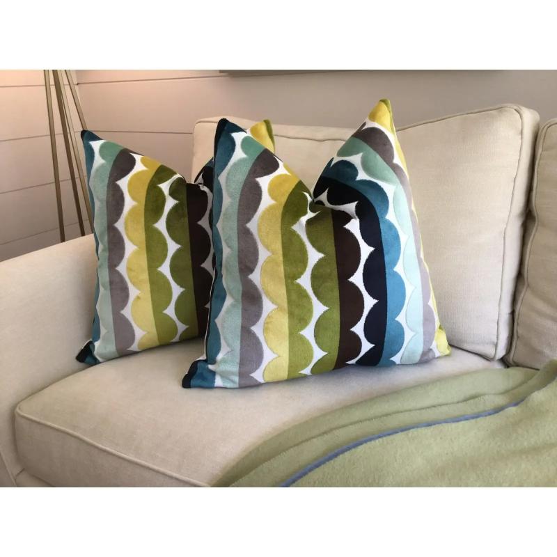 Americano Coppia di cuscini completi in piuma d'oca di Jonathan Adler 