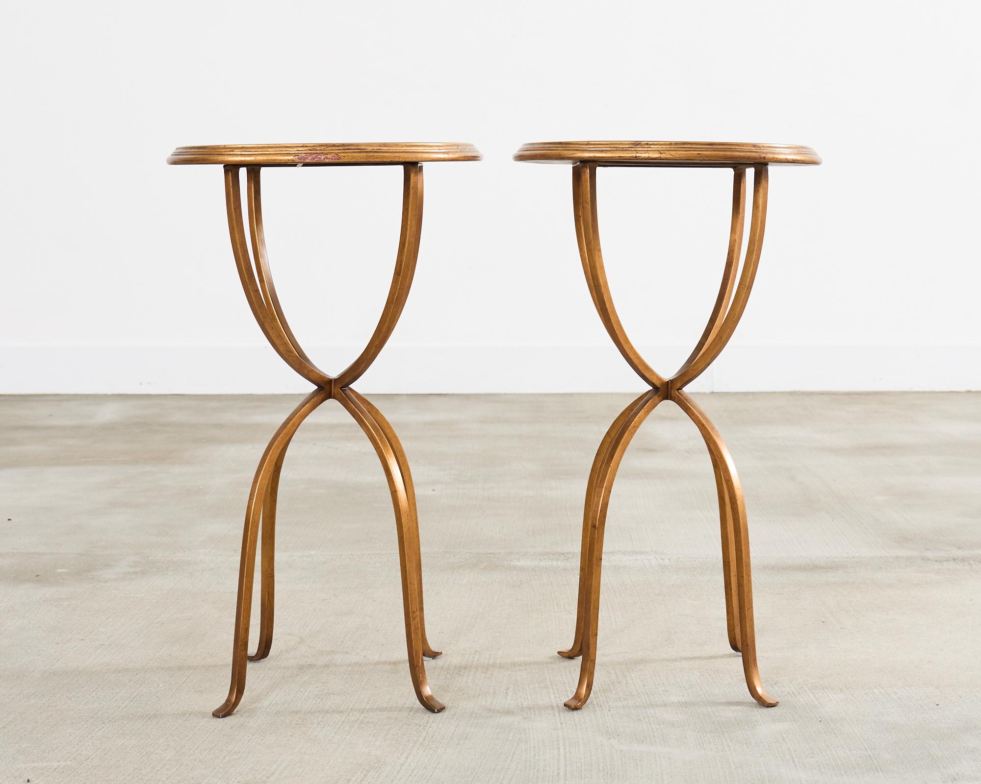 Moderne Paire de tables à boire en fer doré de Jonathan Charles en vente