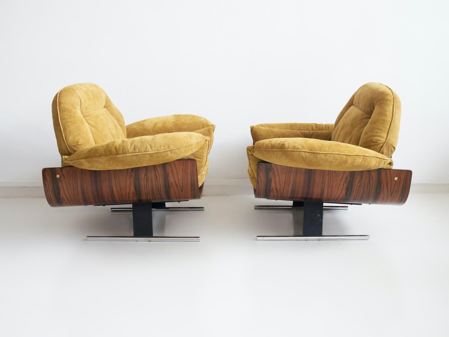 Pair of Jorge Zalszupin Presidential Armchairs of Hardwood and Suede For Sale 6
