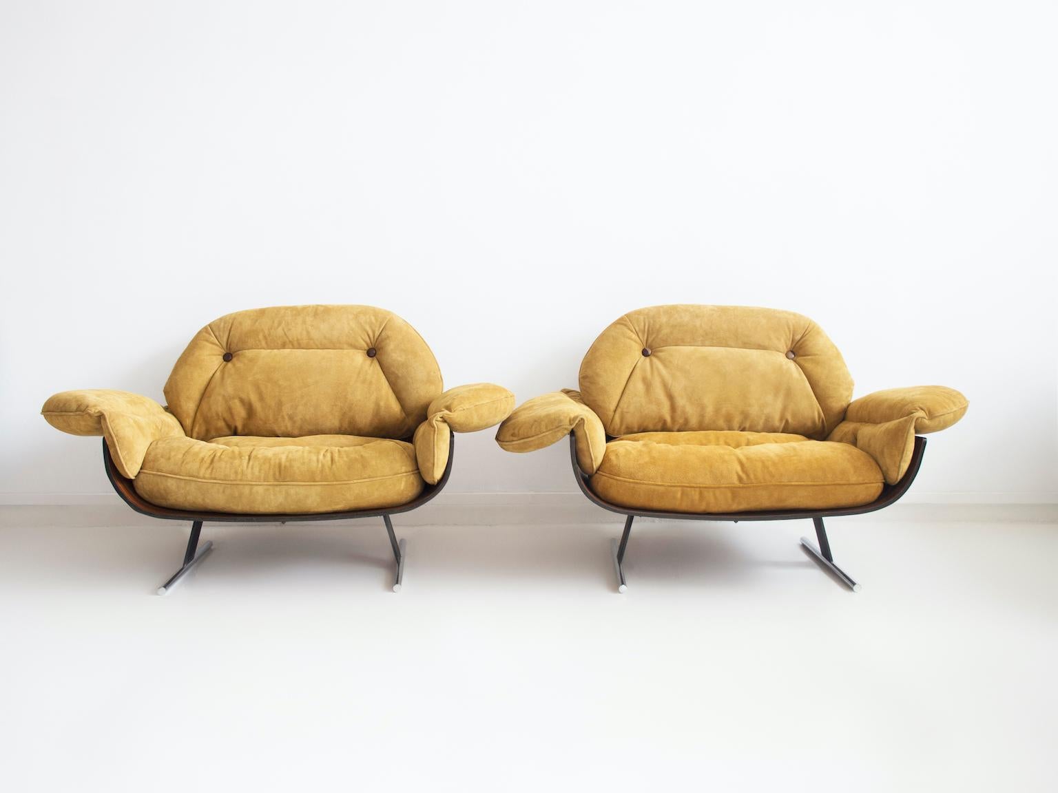 Pair of 'Presidencial' lounge armchairs, circa 1959-1965, by Polish-Brazilian architect and designer Jorge Zalszupin (1922-2020). These lounge chairs can be displayed with or without their original mustard colored nubuck leather cushions. Base