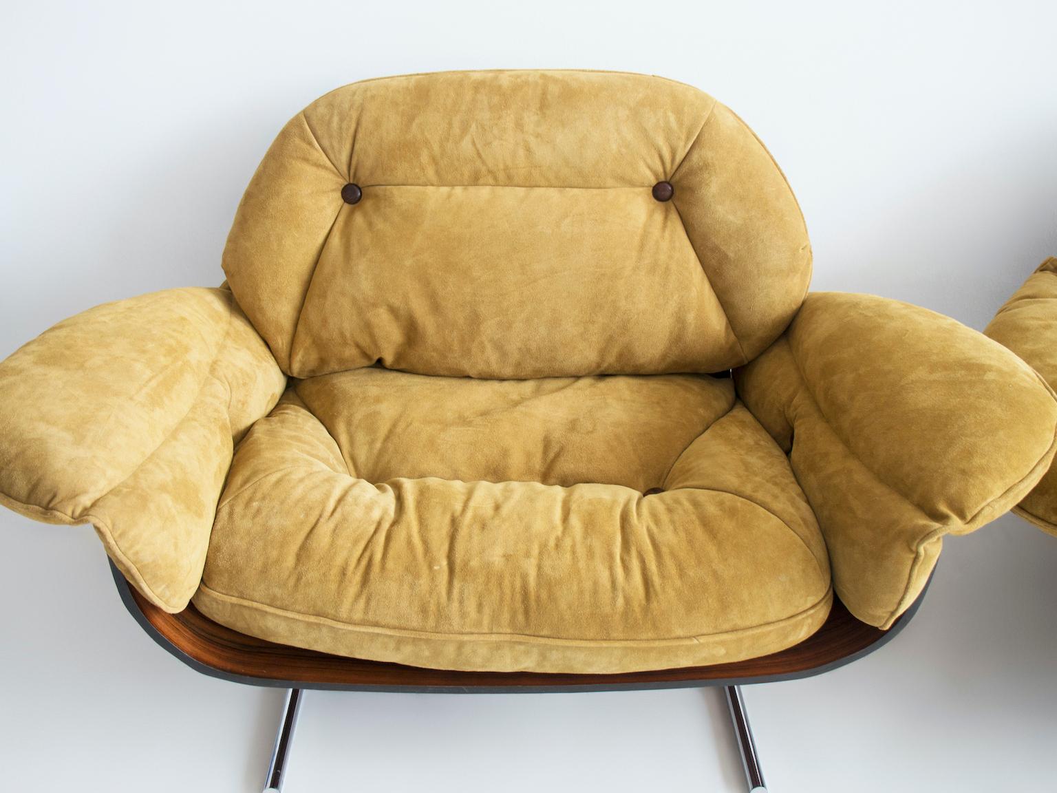 Brazilian Pair of Jorge Zalszupin Presidential Armchairs of Hardwood and Suede For Sale