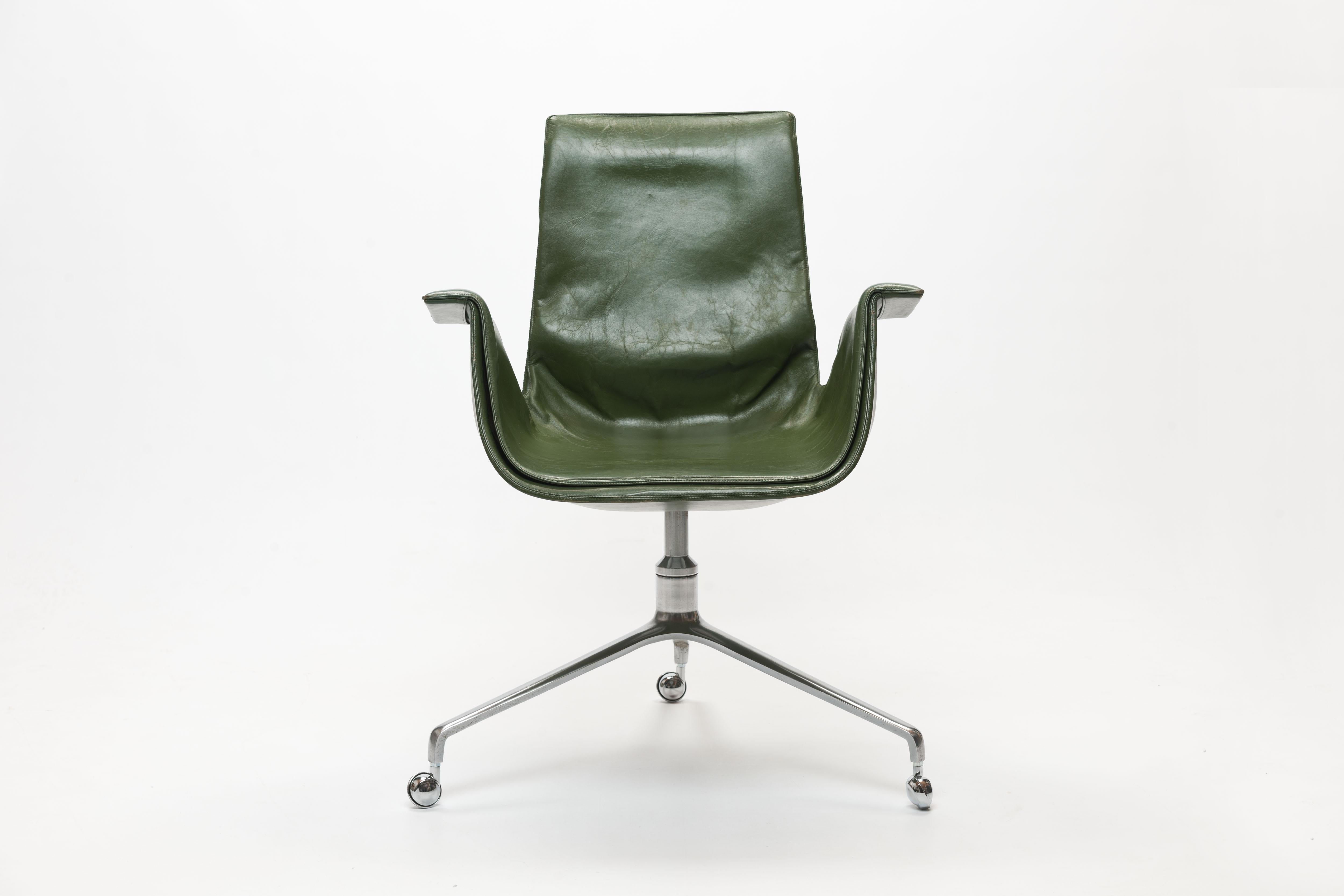 Beautiful and rare green color leather swivel desk chair by Danish designers Jorgen Kastholm & Preben Fabricius on signature three-legged base with metal casters, made by 1st manufacturer Alfred Kill. 
Only one chair remains available. 

Height of