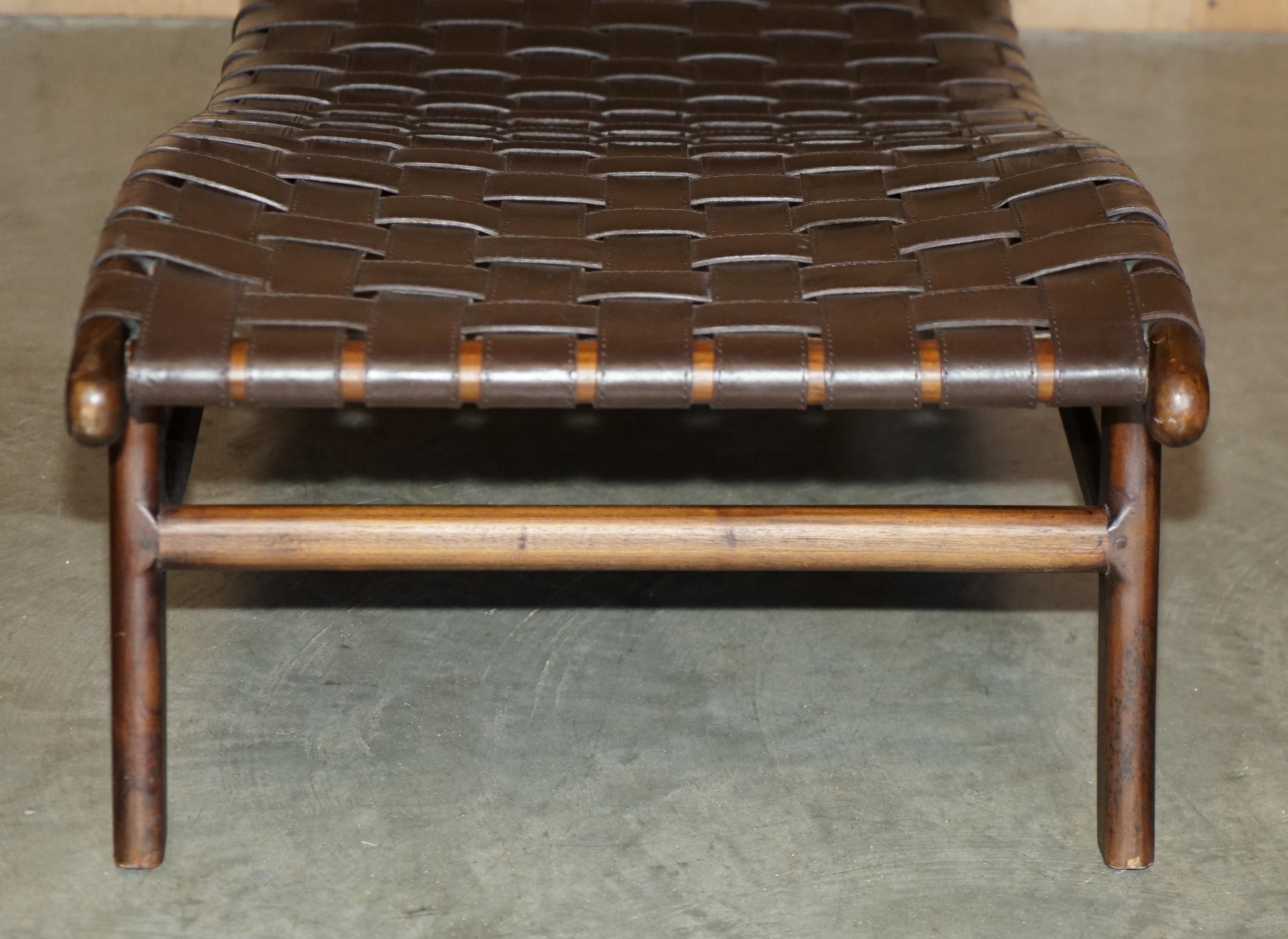 PAIR OF JOSE ZANINE CALDAS STYLE DANISH WALNUT WOVEN LEATHER CHAISE LOUNGE CHAiR en vente 4