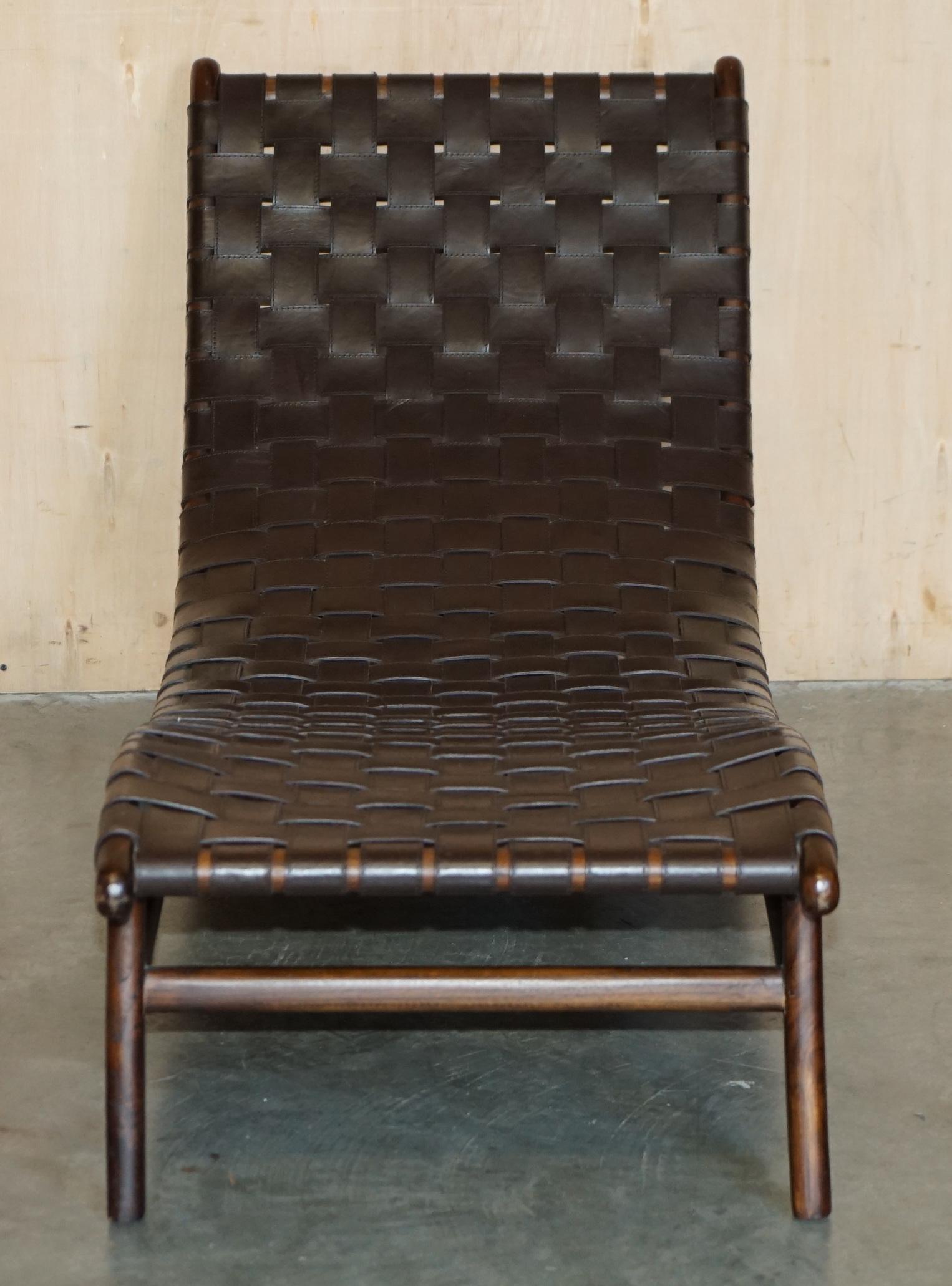 PAIR OF JOSE ZANINE CALDAS STYLE DANISH WALNUT WOVEN LEATHER CHAISE LOUNGE CHAiR en vente 8