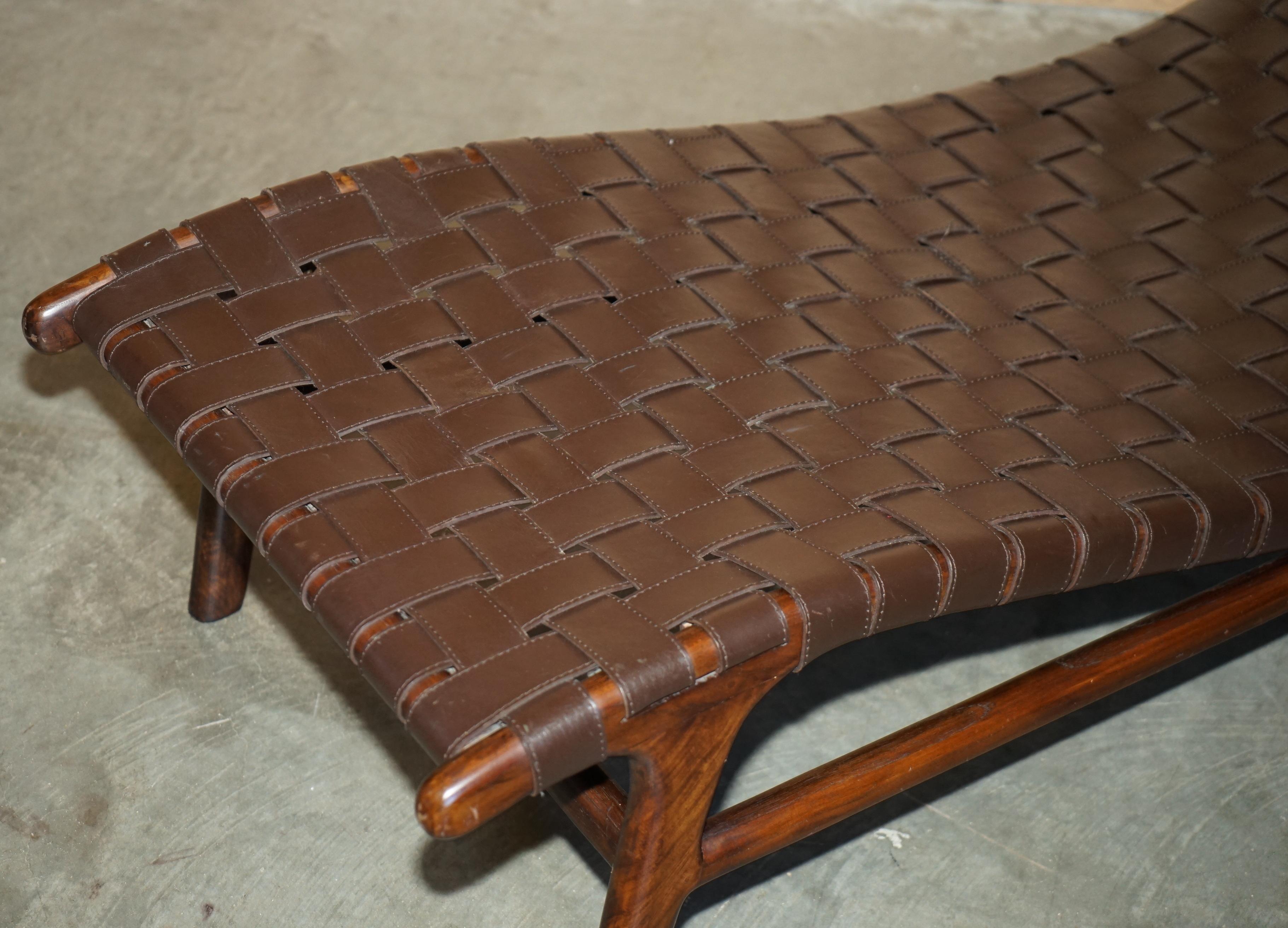 PAIR OF JOSE ZANINE CALDAS STYLE DANISH WALNUT WOVEN LEATHER CHAISE LOUNGE CHAiR en vente 9
