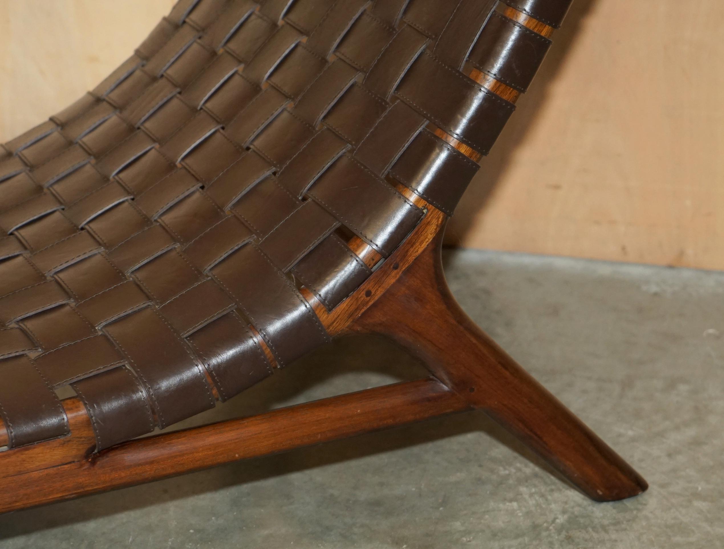 PAIR OF JOSE ZANINE CALDAS STYLE DANISH WALNUT WOVEN LEATHER CHAISE LOUNGE CHAiR en vente 11