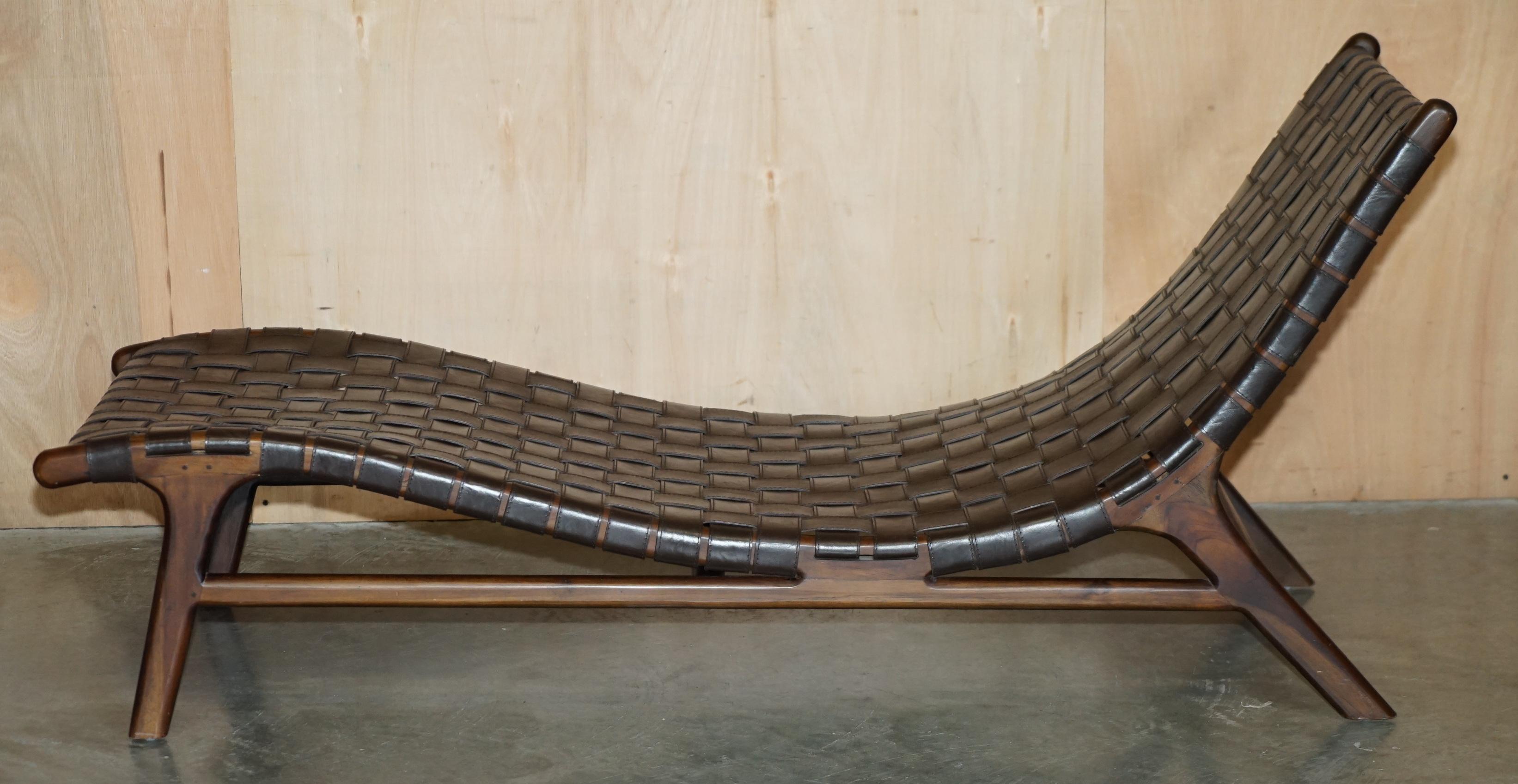 Mid-Century Modern PAIR OF JOSE ZANINE CALDAS STYLE DANISH WALNUT WOVEN LEATHER CHAISE LOUNGE CHAiR en vente