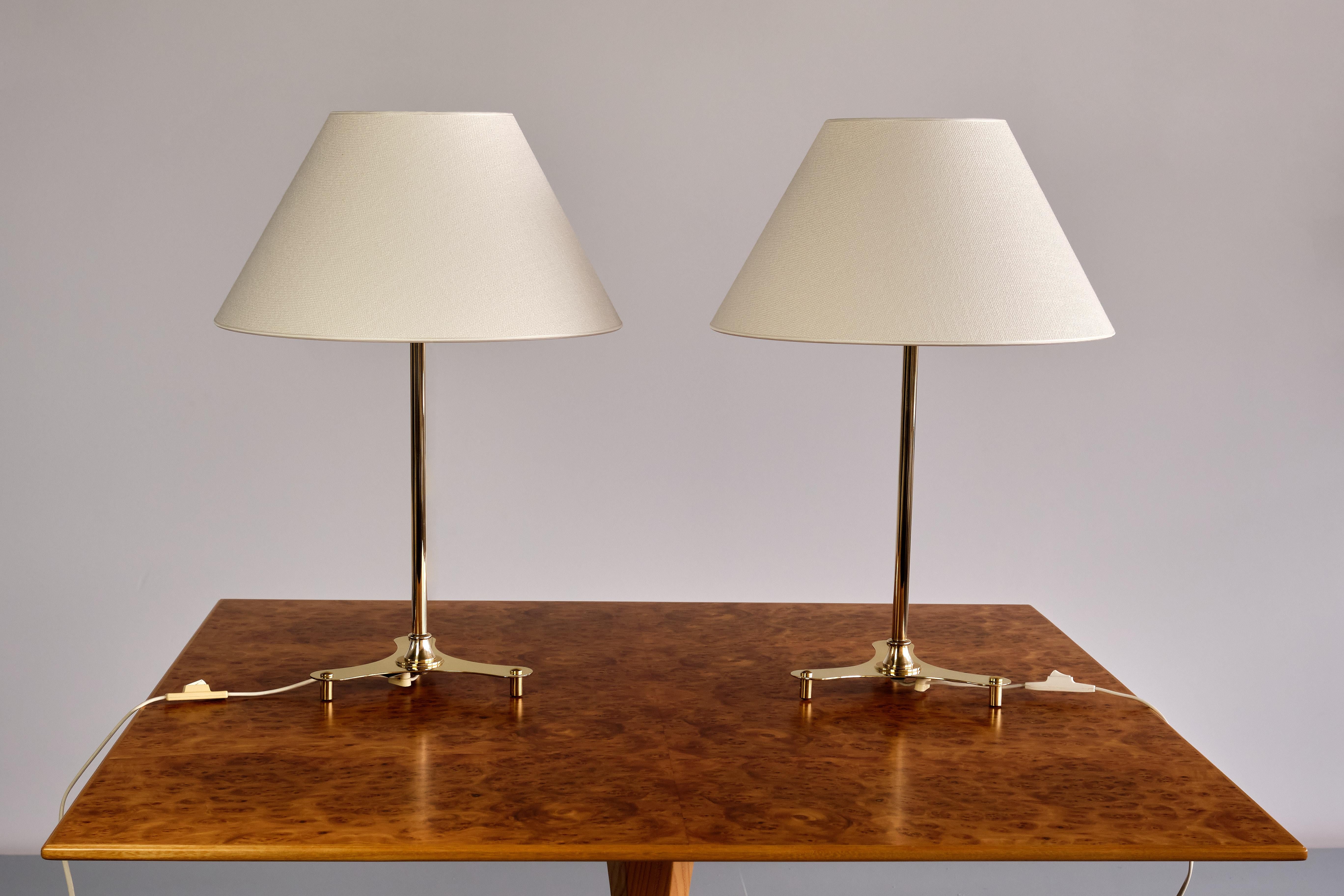 Paar Tischlampen aus Messing von Josef Frank, Modell 2467/2, Svenskt Tenn, Schweden, 1950er Jahre (Skandinavische Moderne) im Angebot