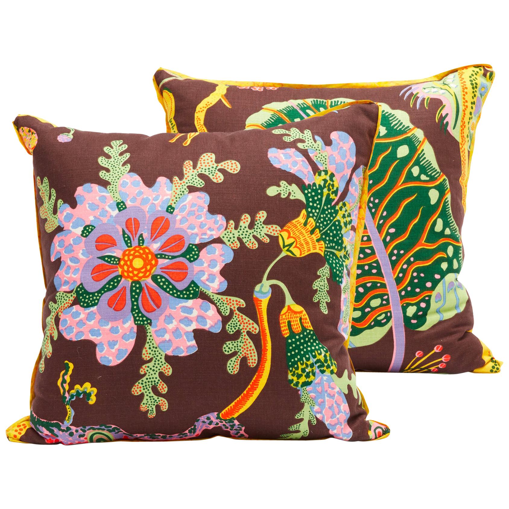 Paar Kissen mit Hawaiimuster aus Textilien von Josef Frank im Angebot