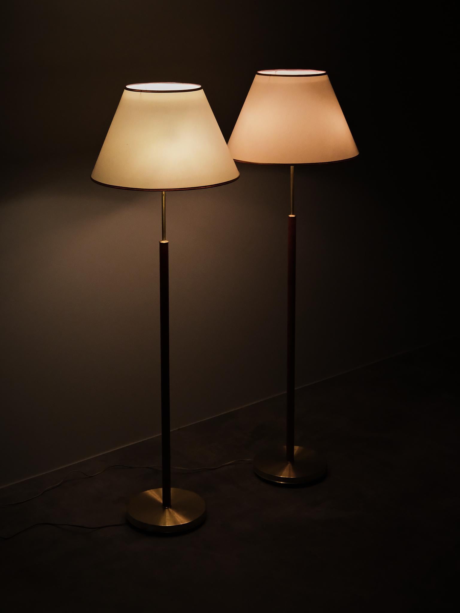 Paire de lampadaires Josef Frank modèle '2148' pour Svenskt Tenn, Suède, années 1950 en vente 3