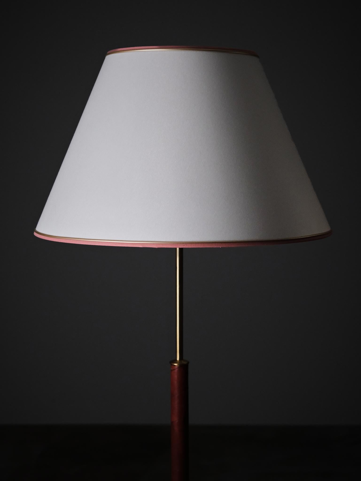 Suédois Paire de lampadaires Josef Frank modèle '2148' pour Svenskt Tenn, Suède, années 1950 en vente