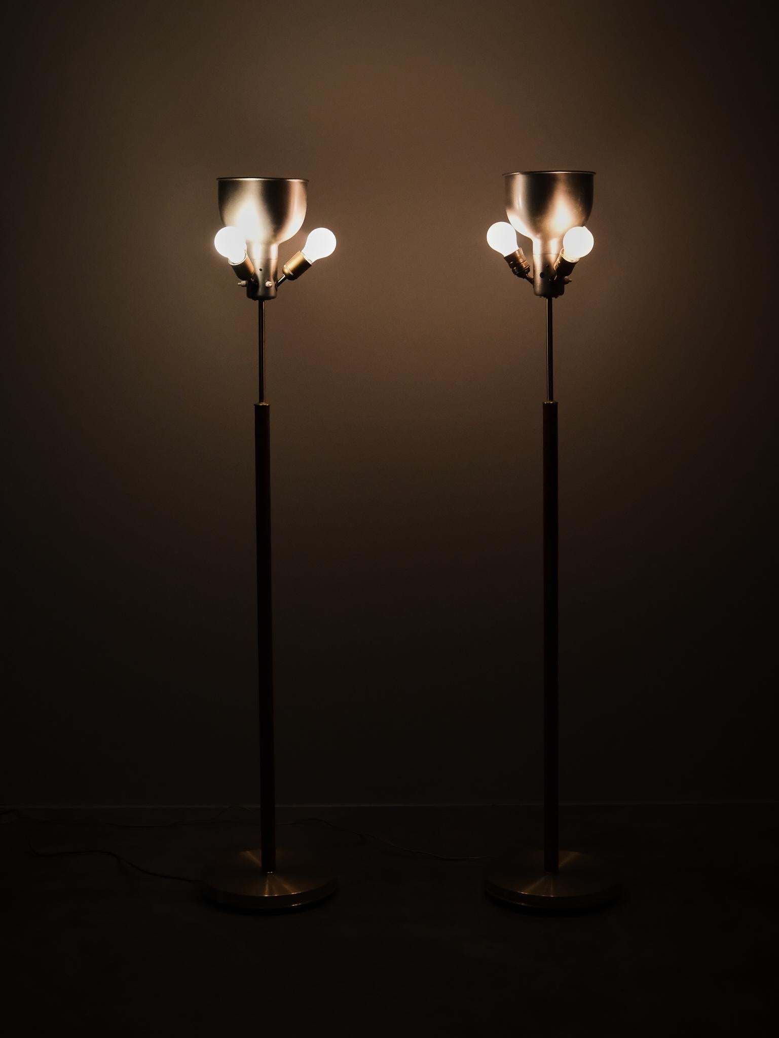 Paire de lampadaires Josef Frank modèle '2148' pour Svenskt Tenn, Suède, années 1950 en vente 2