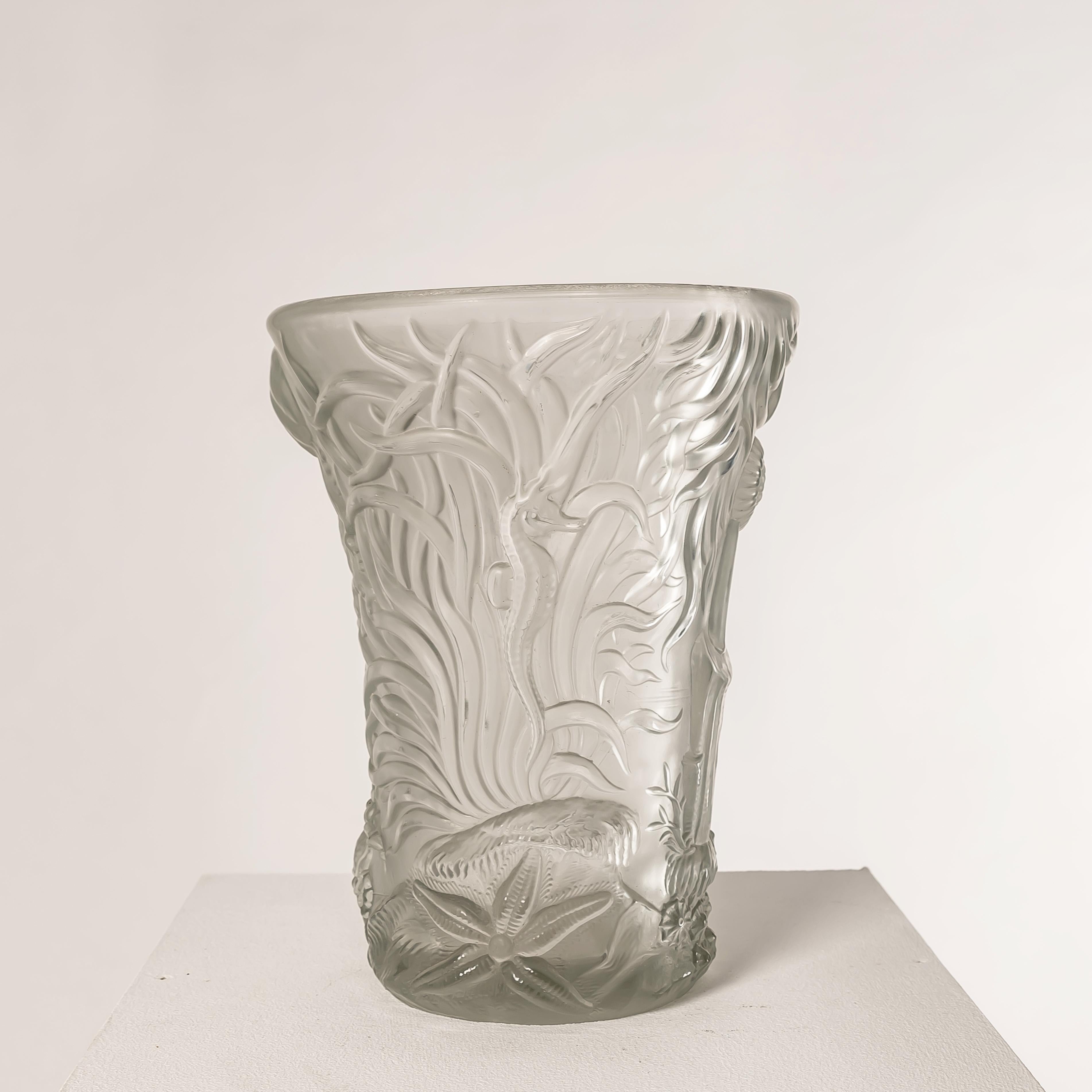 Paar Vasen mit Meeresbewohnern aus Glas von Josef Inwald für Barolac, 1960er Jahre (Mitte des 20. Jahrhunderts) im Angebot