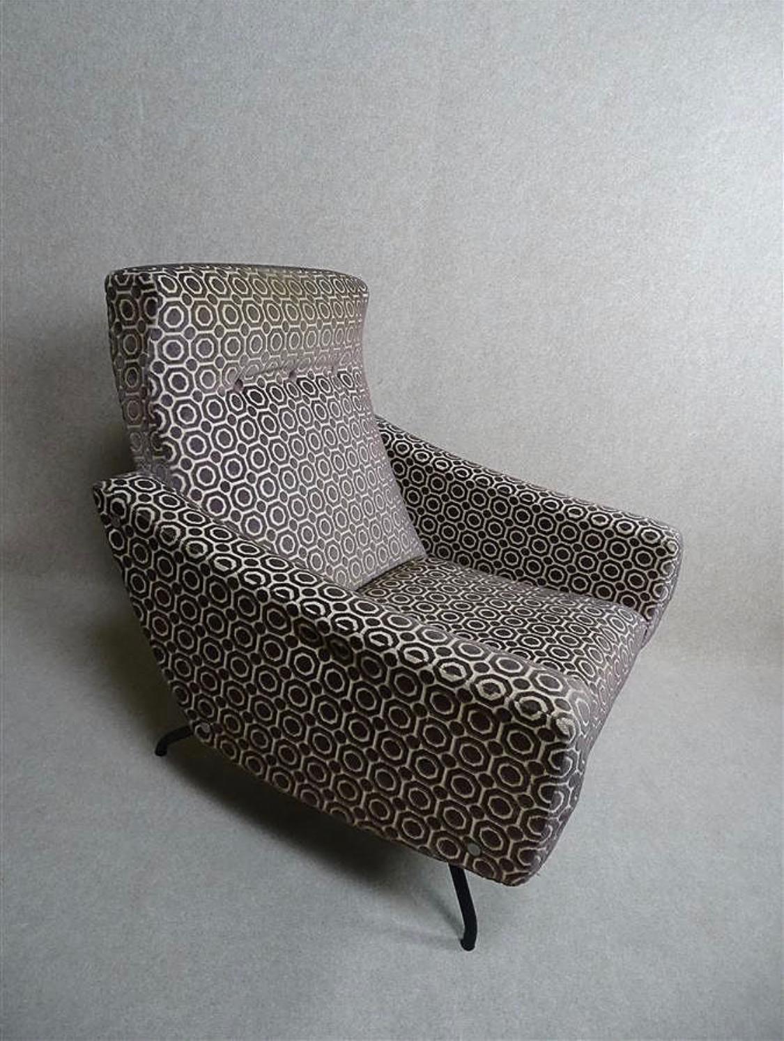 Pair of Joseph Andre Motte armchairs - Steiner Edition, France, 1955
Original brown fabric (wear on the fabric)
Measures: Height 85 cm
Width 80 cm
Depth 85 cm.
 