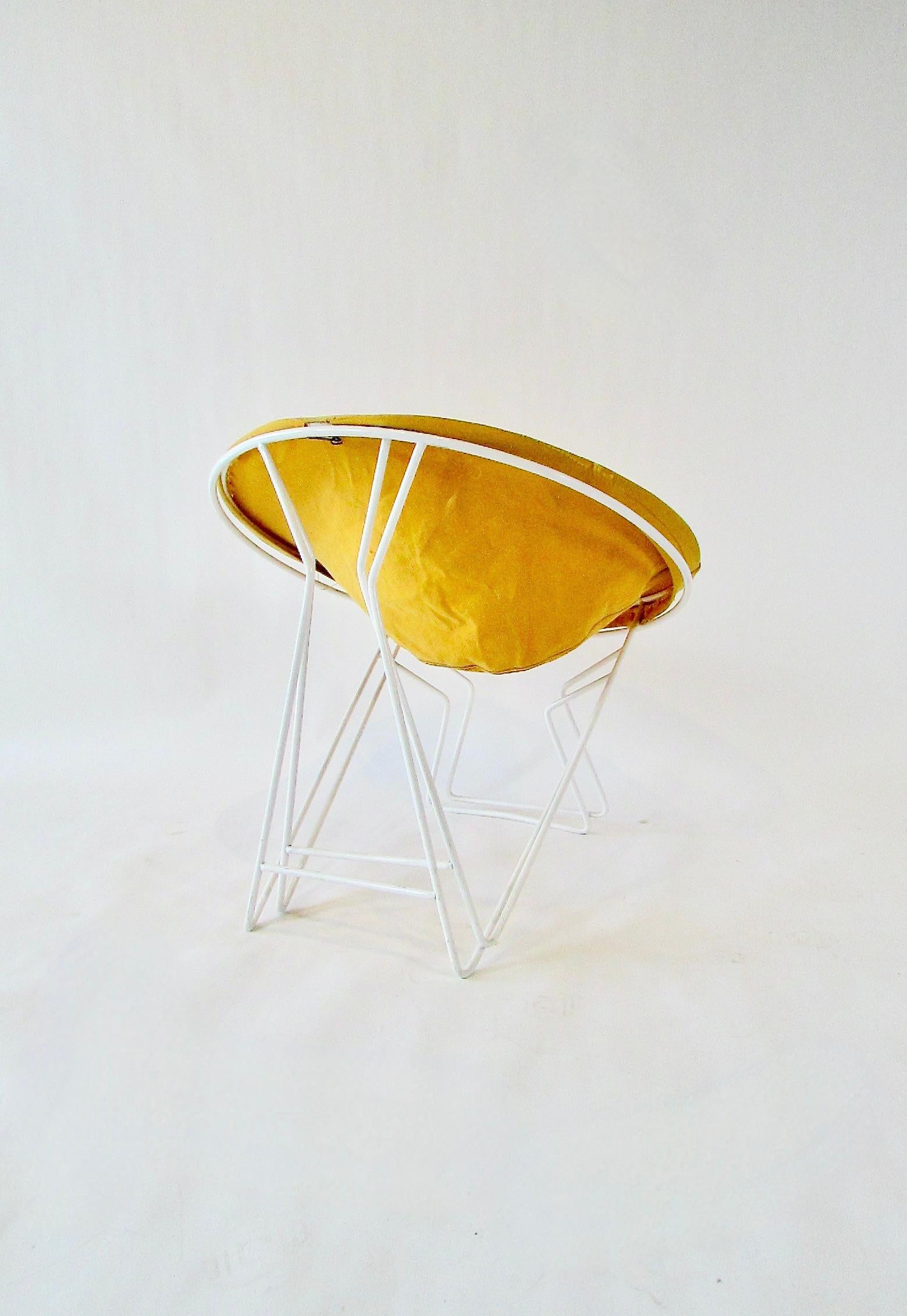 Américain Paire de  Châssis de chaise en fer forgé blanc de style Joseph Cicchelli en vente