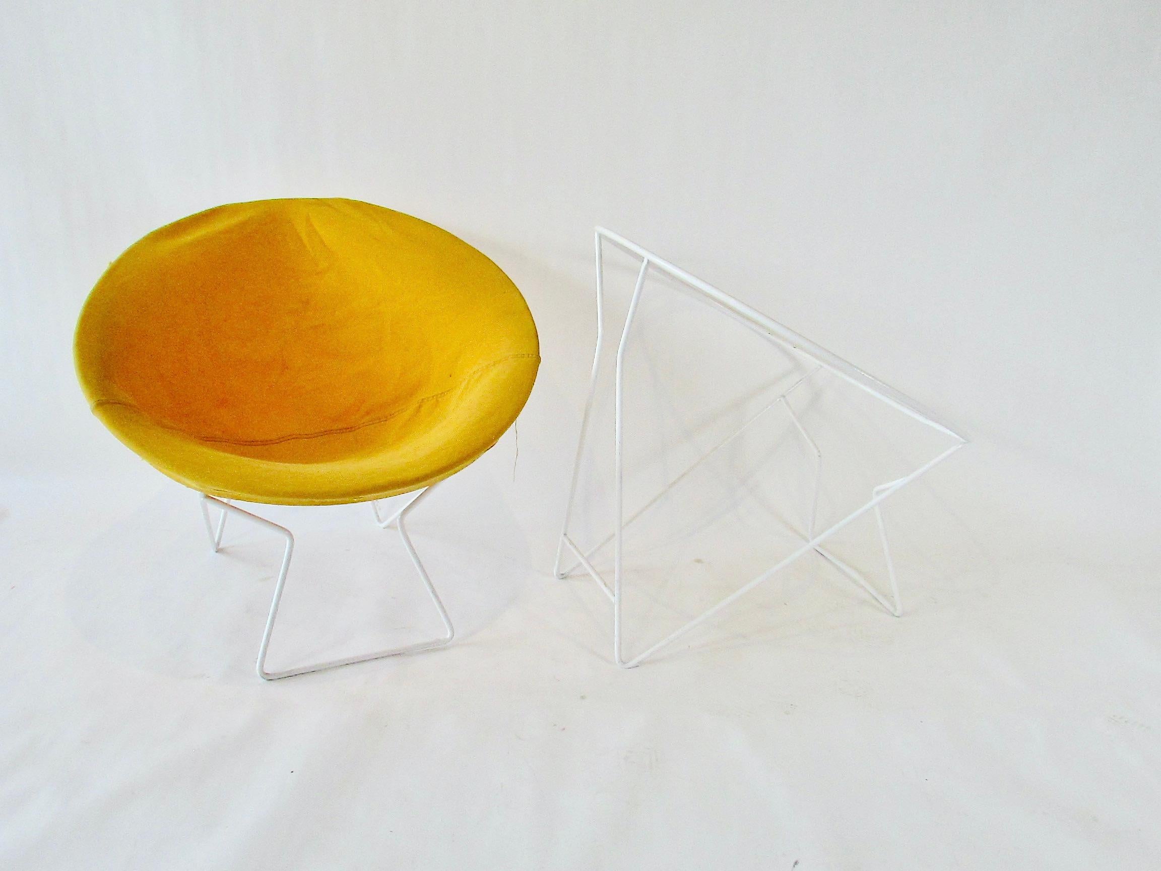 20ième siècle Paire de  Châssis de chaise en fer forgé blanc de style Joseph Cicchelli en vente