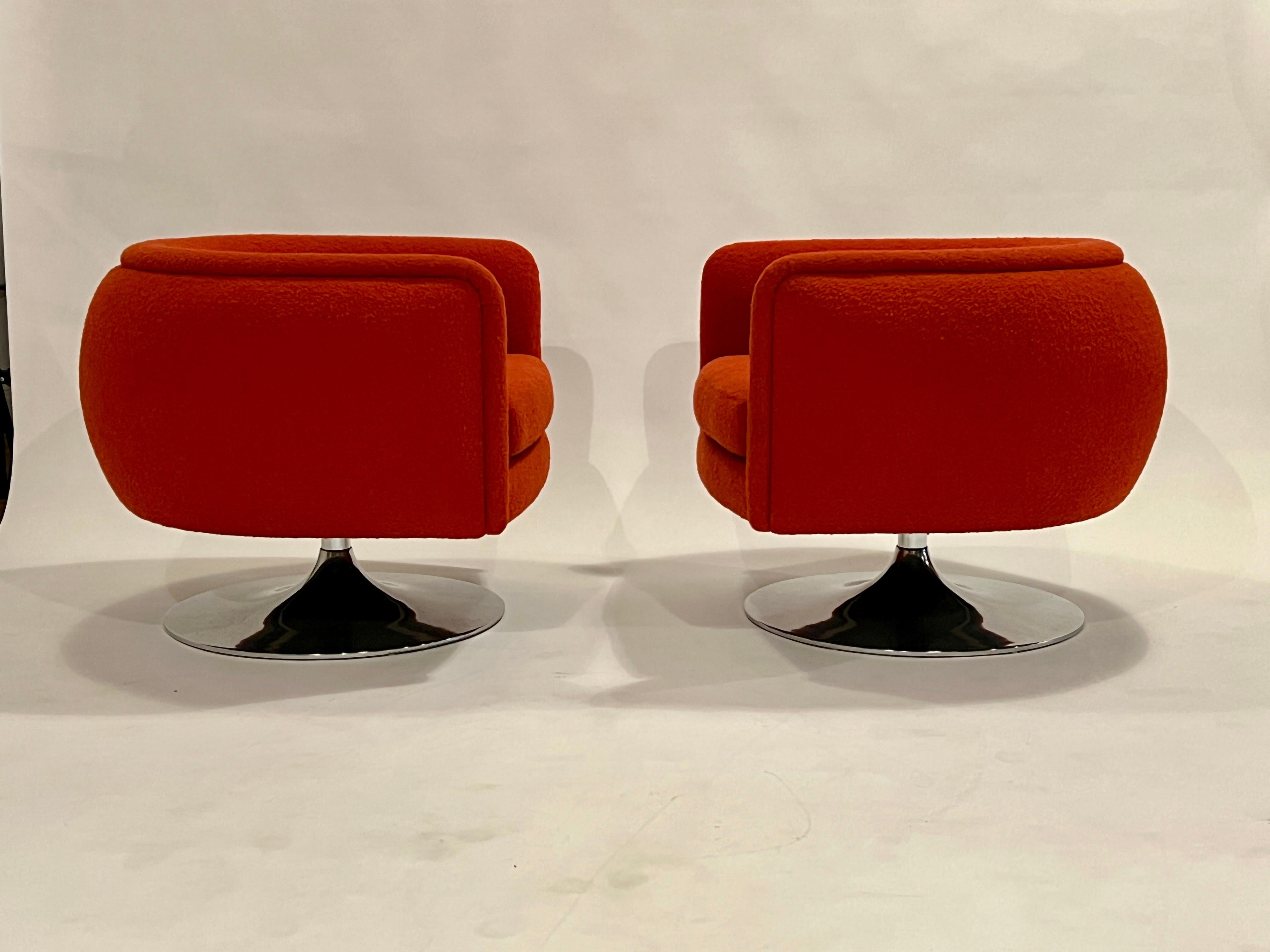 American Pair of Joseph D'urso Swivel Lounge Chairs from Knoll For Sale