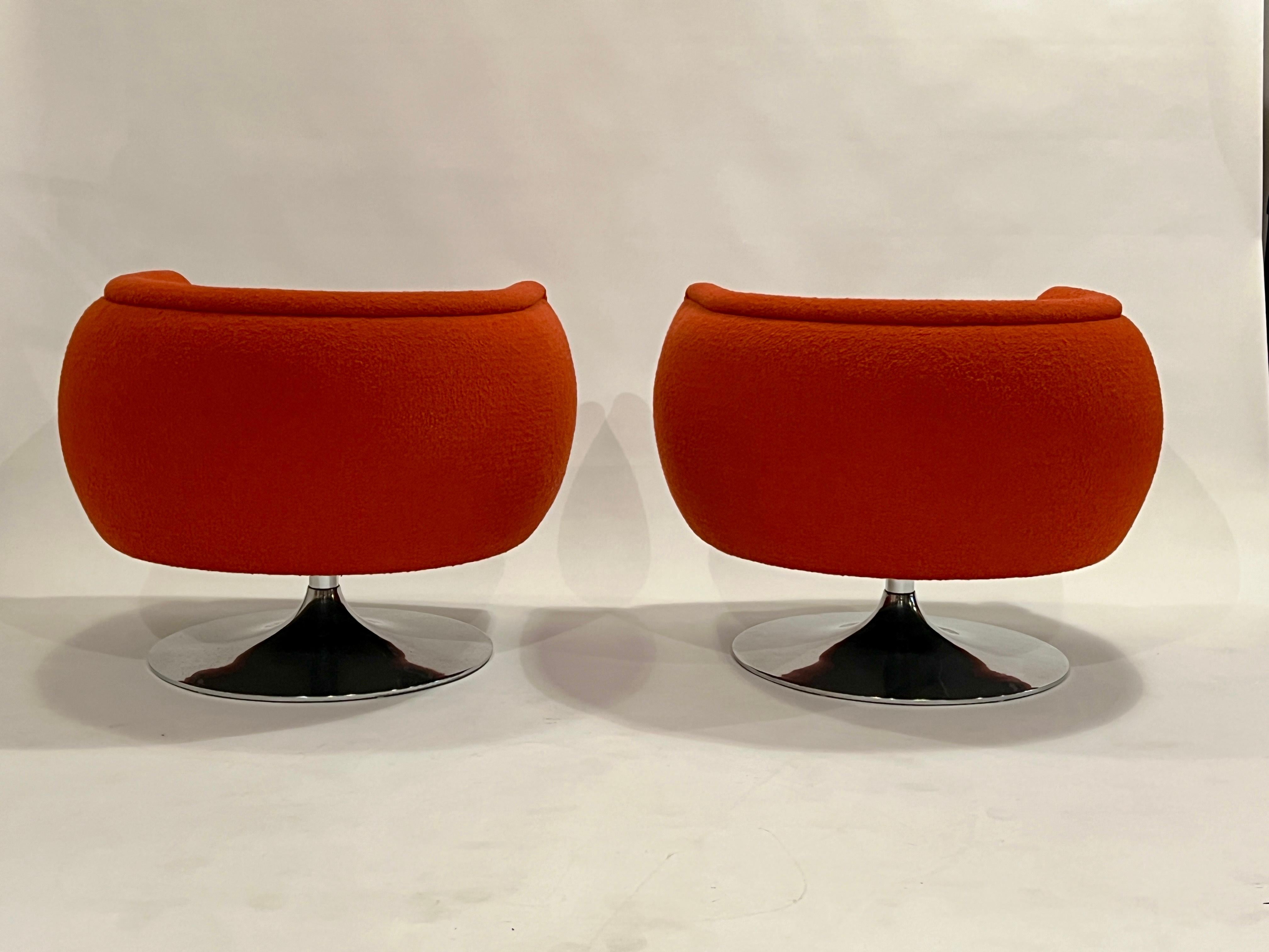 Contemporary Pair of Joseph D'urso Swivel Lounge Chairs from Knoll For Sale