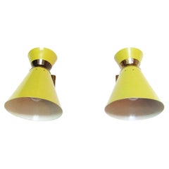 Paire de joyeuses lampes murales jaunes françaises des années 1950 par Rene Mathieu