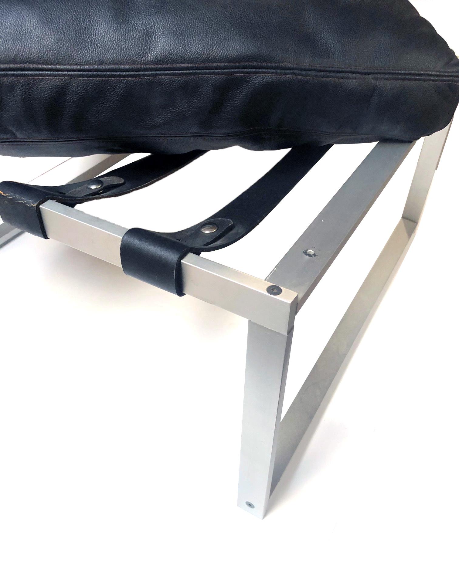 Pareja de taburetes/bancos de aluminio Jørgen Høj 'Danés, 1925-1994 Hecho a máquina en venta