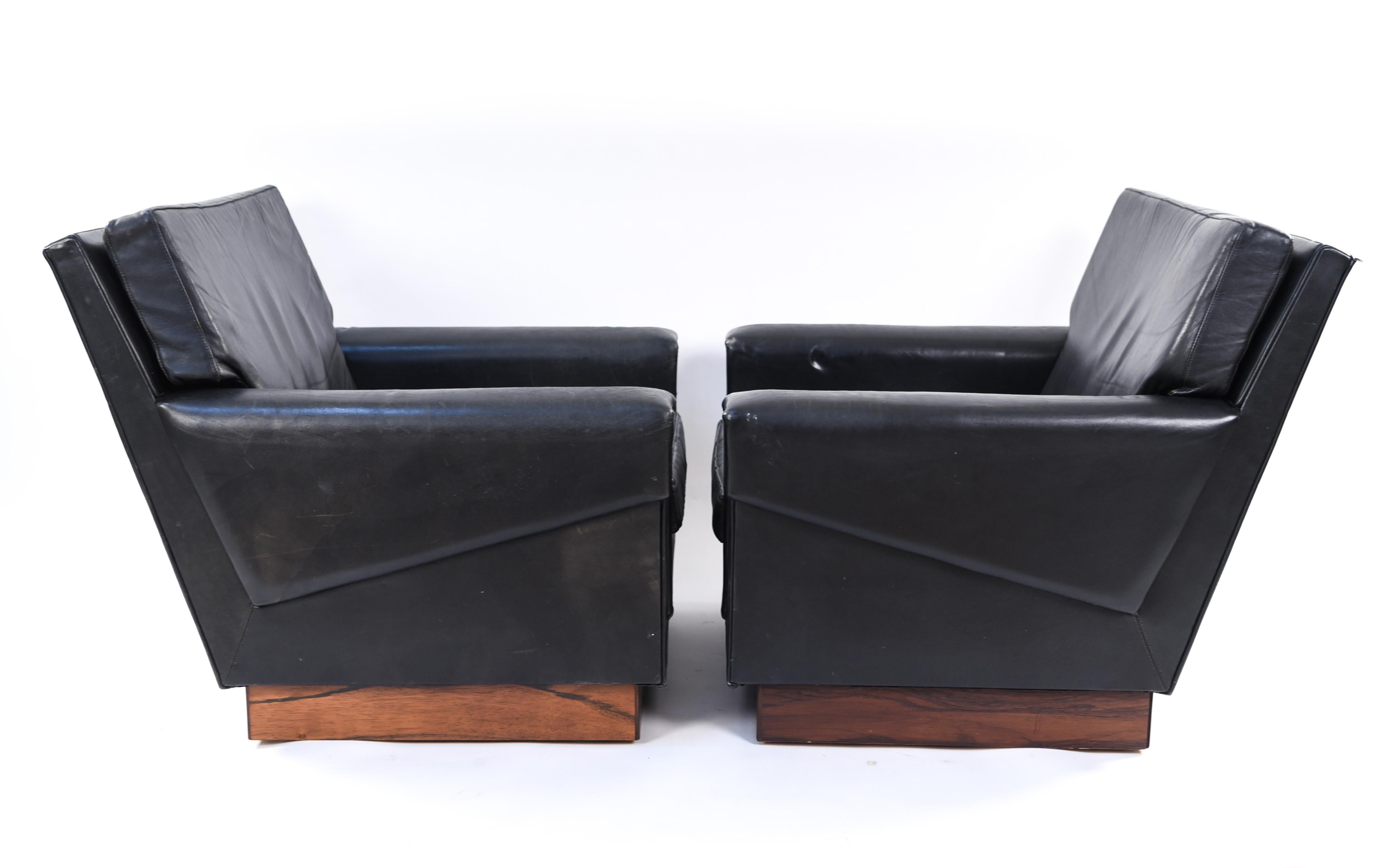 Pair of Jørgen Ryesberg Leather Lounge Chairs 7