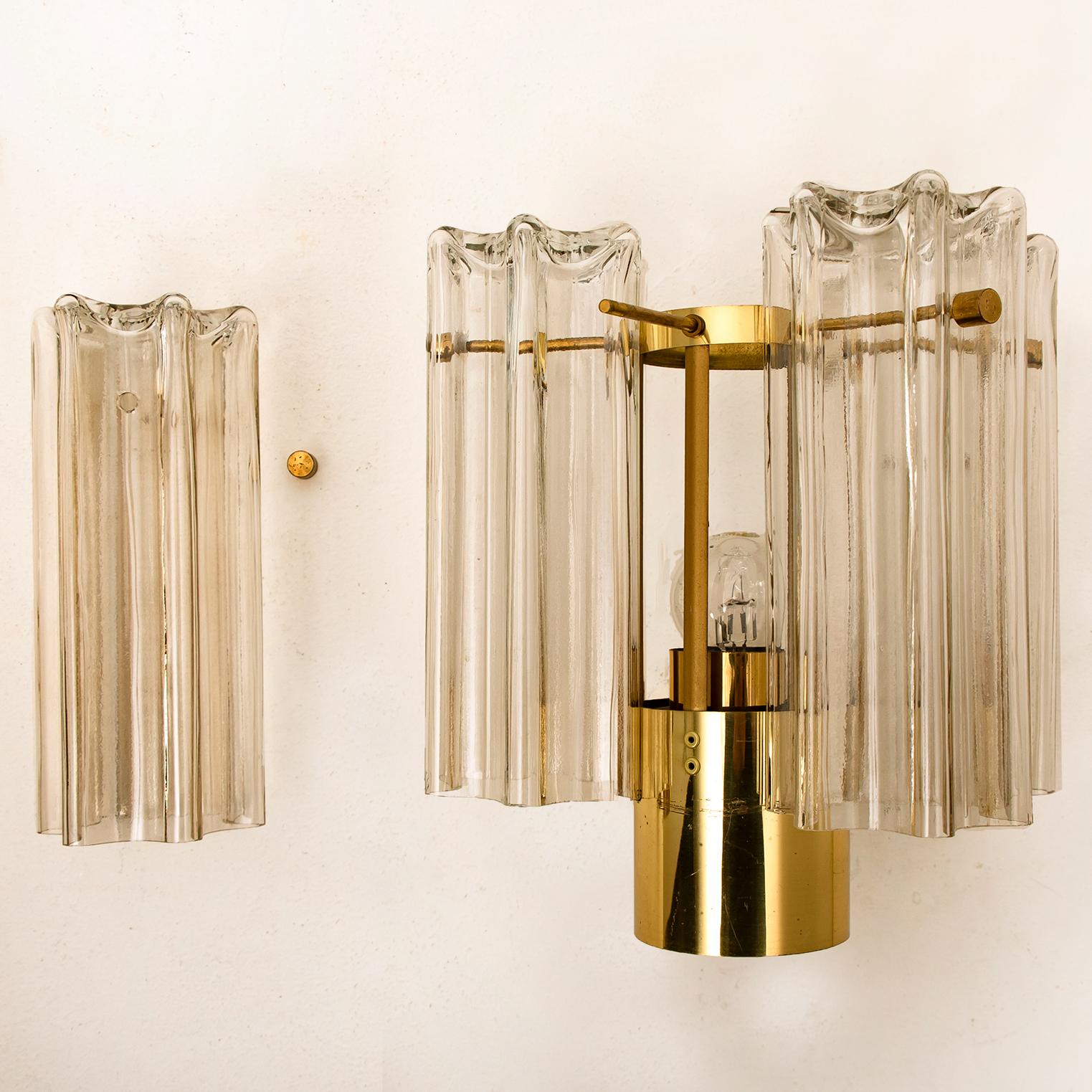 20th Century Pair of J.T Kalmar Clear Glass and Brass Wall Lights, Austria, 1960 For Sale