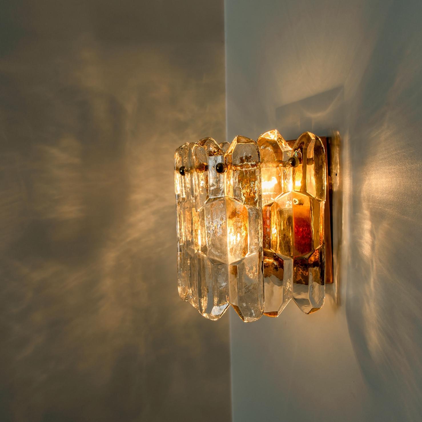 Par de J.T. Kalmar 'Palazzo' Apliques Latón Dorado y Cristal en venta 2