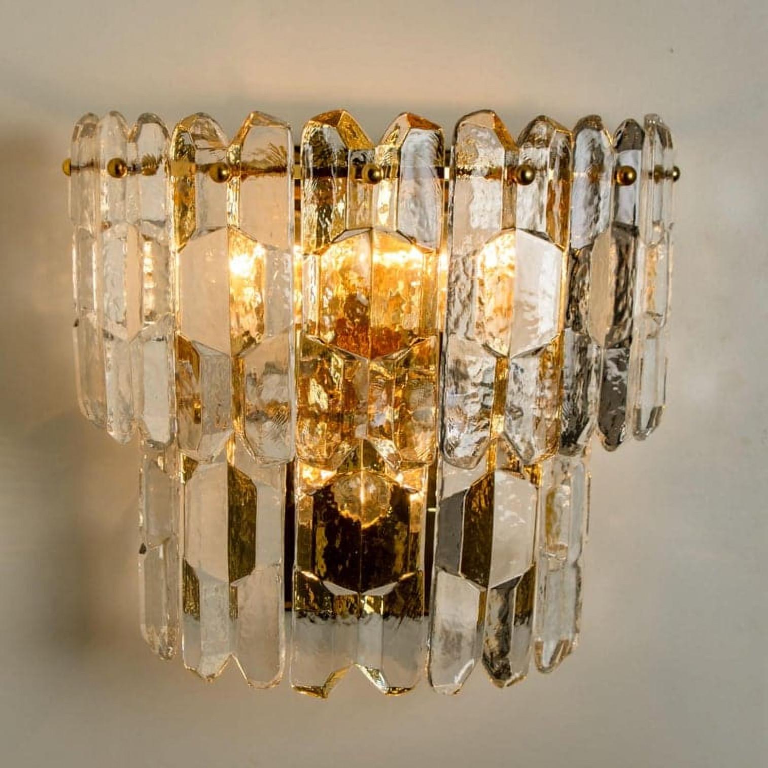 Par de J.T. Kalmar 'Palazzo' Apliques Latón Dorado y Cristal en venta 3