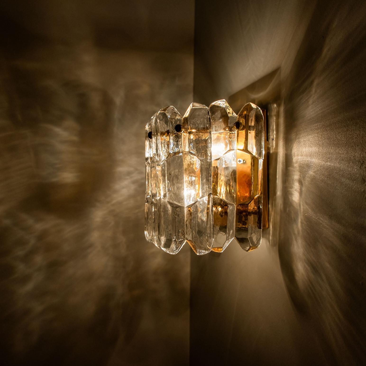 Par de J.T. Kalmar 'Palazzo' Apliques Latón Dorado y Cristal en venta 4