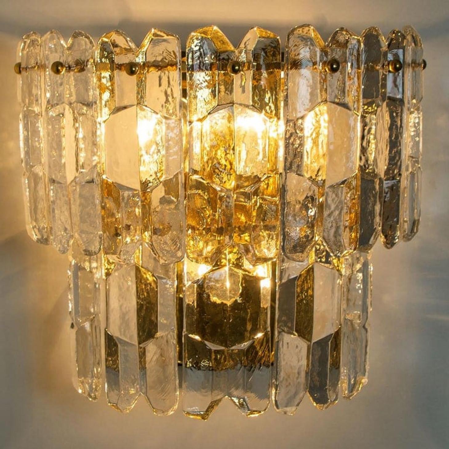Par de J.T. Kalmar 'Palazzo' Apliques Latón Dorado y Cristal Chapado en oro en venta