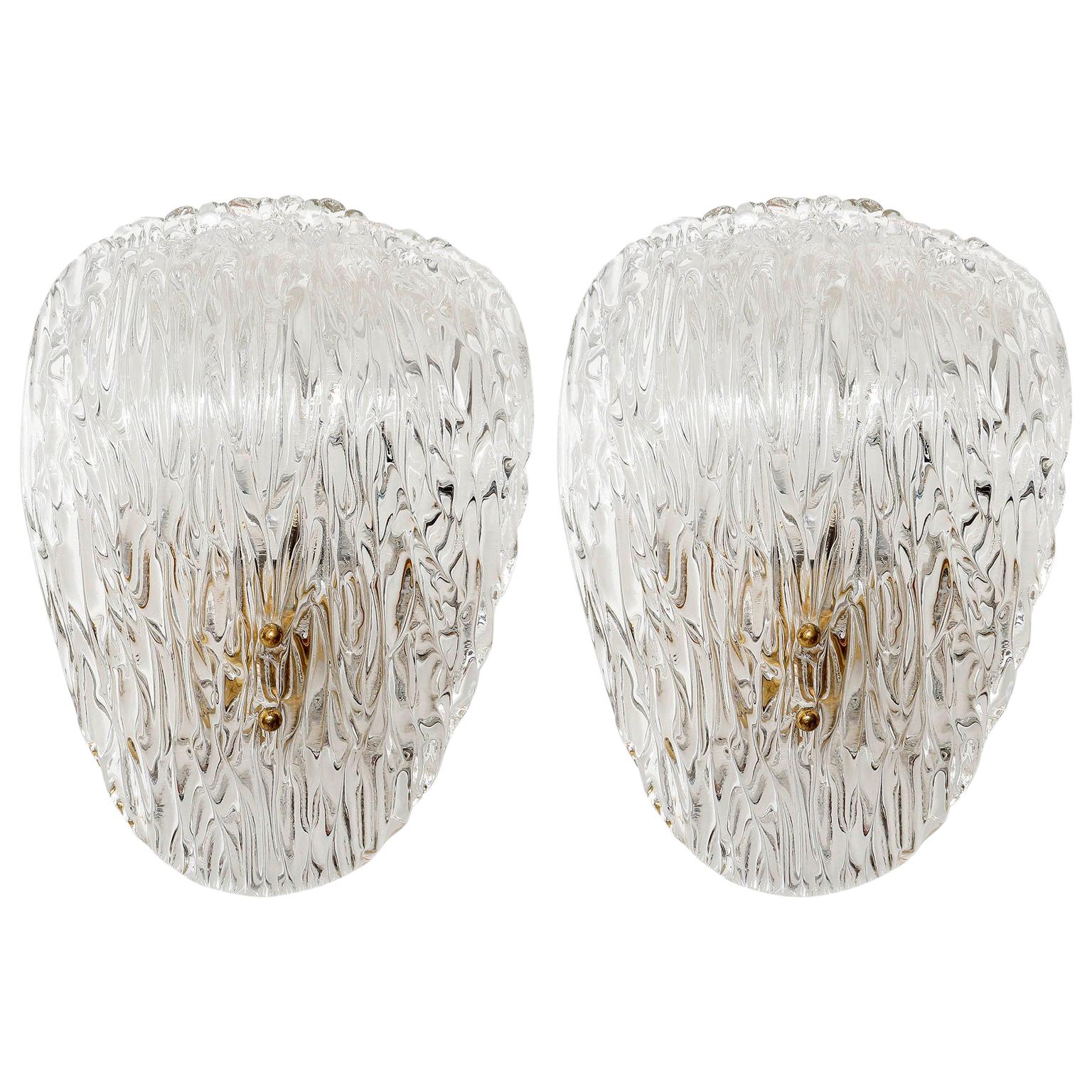 Pair of J.T. Kalmar Sconces 'Vongola', Brass and Textured Glass, Austria, 1960 For Sale