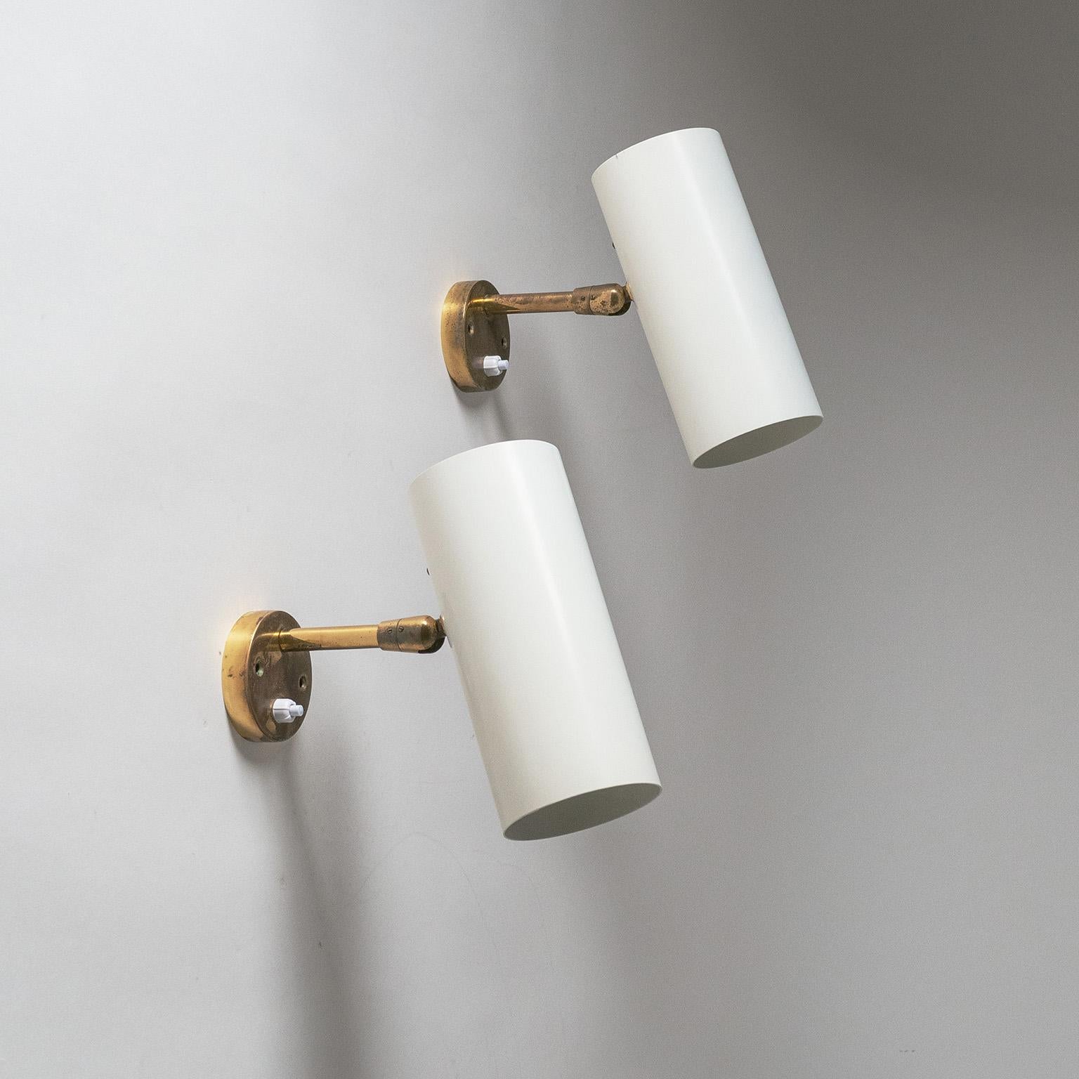 Fine pair of J.T. Kalmar wall lights from the 1950s. Very nice original condition with patina on the brass and minimal wear to the original lacquer. One original brass E27 socket with new wiring.
  