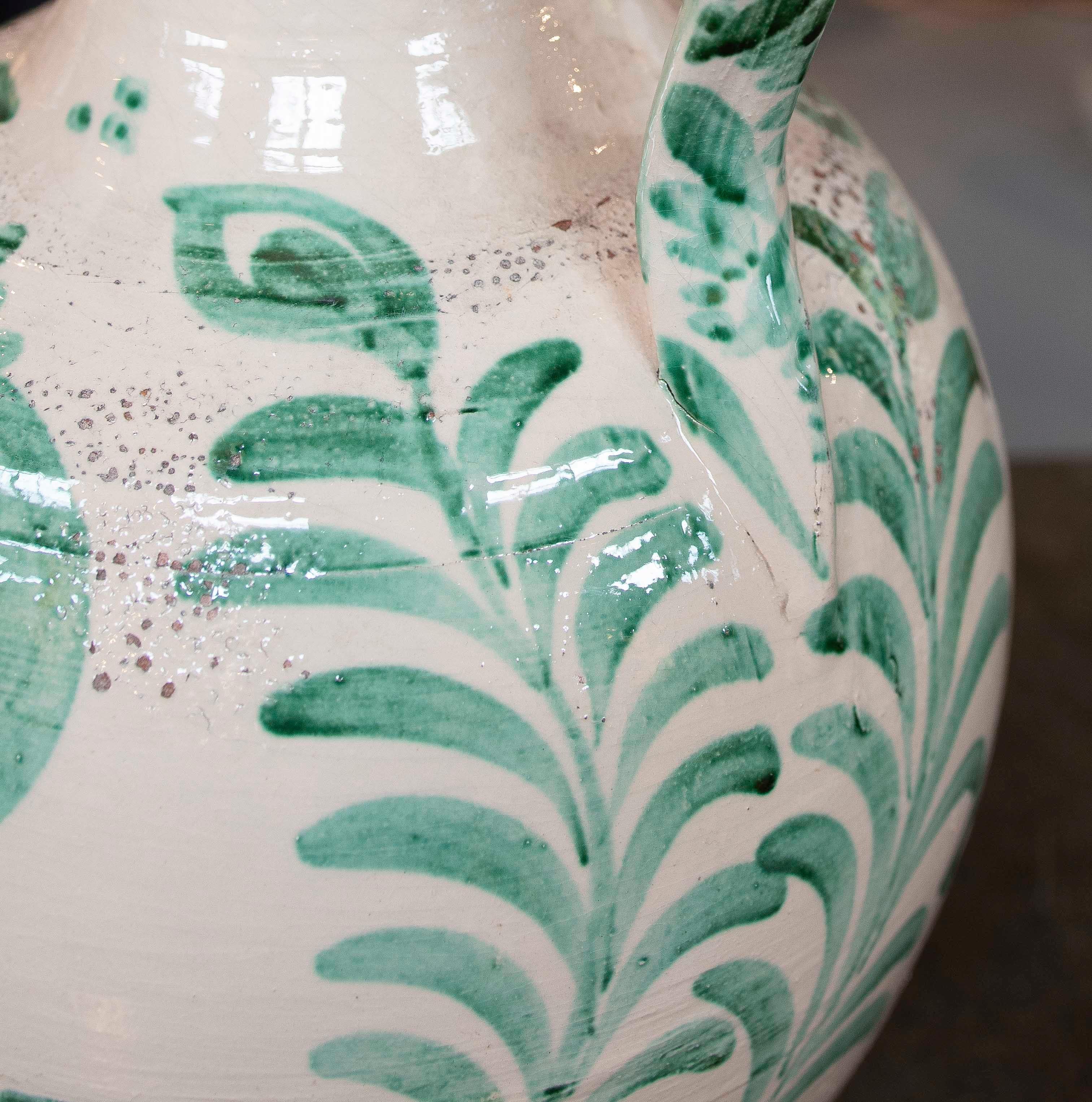 Paire de lampes en forme de cruche en céramique émaillée blanche et verte Bon état - En vente à Marbella, ES