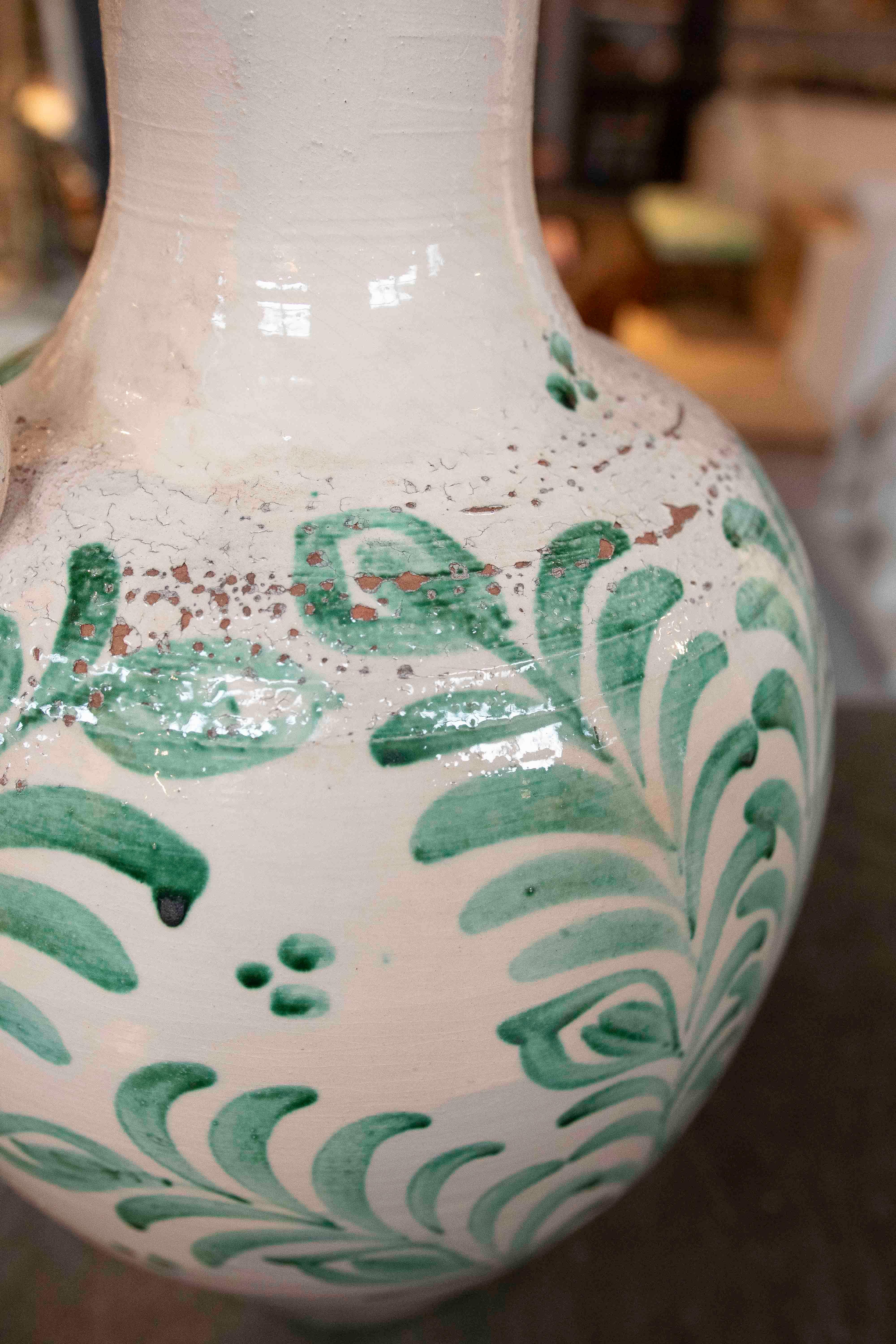 Céramique Paire de lampes en forme de cruche en céramique émaillée blanche et verte en vente
