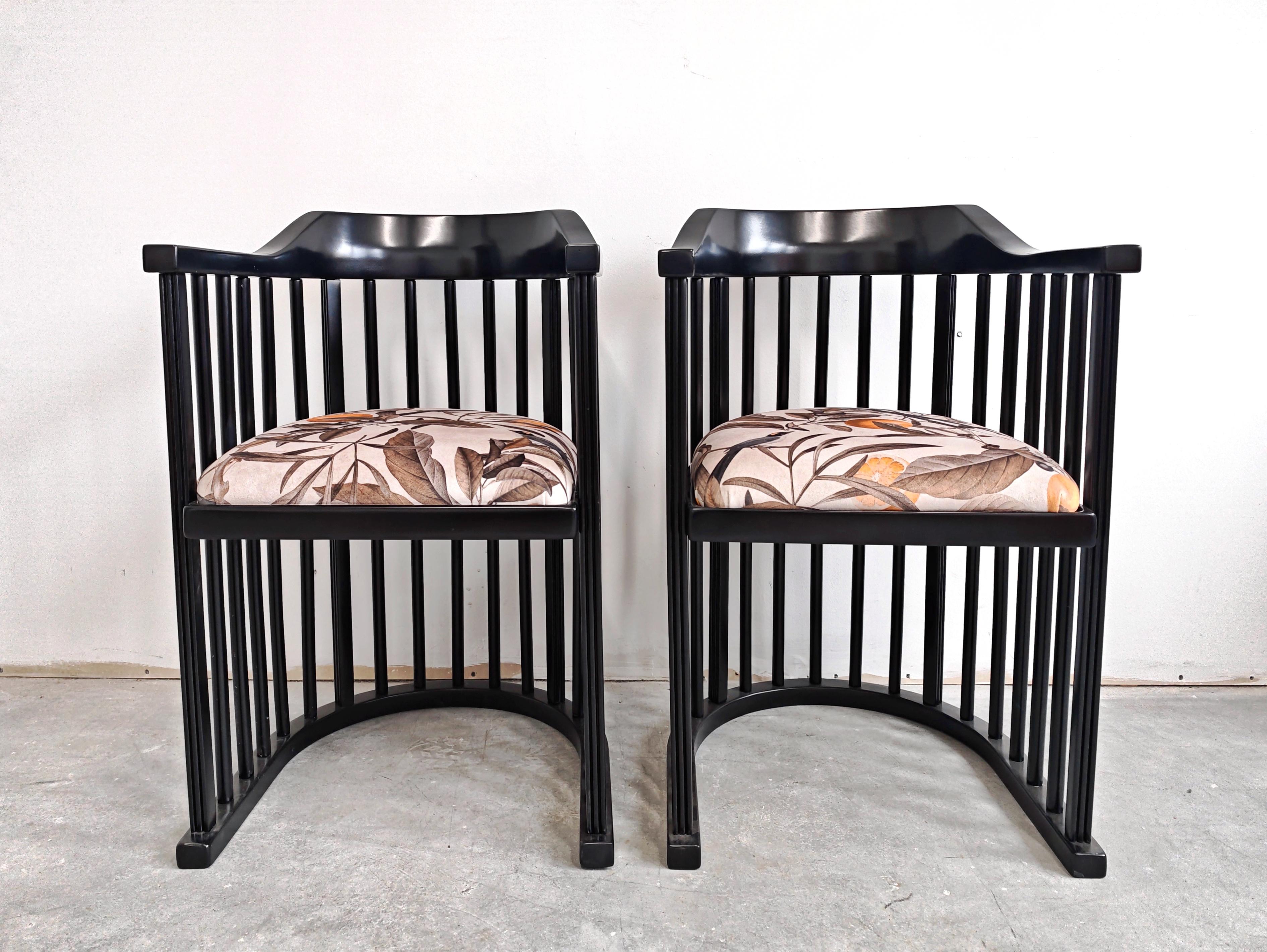 Tissu Paire de fauteuils Jugendstil dans le style de Josef Hoffmann, Autriche, années 1910 en vente