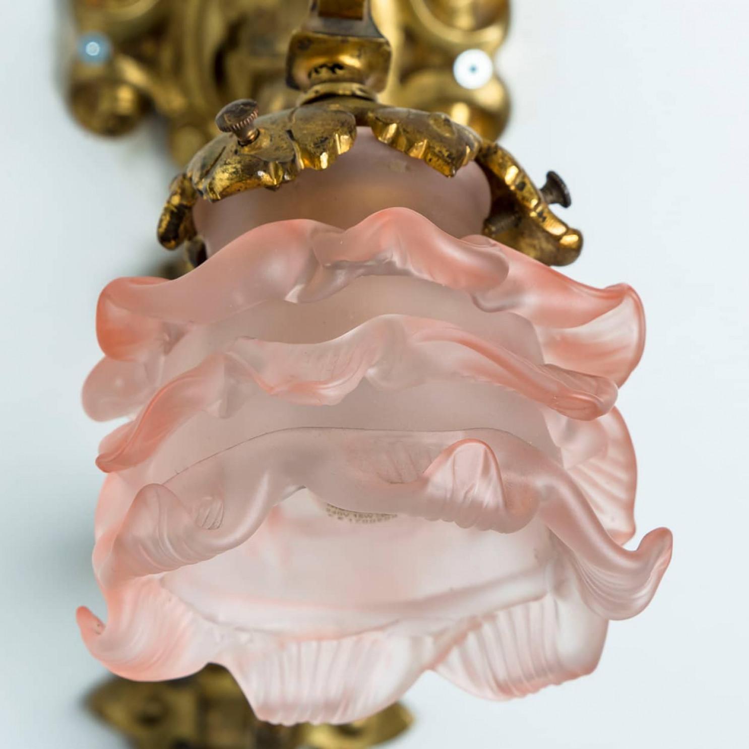 Coppia di appliques in ottone Jugendstil Fiore rosa, Francia 1930 In condizioni buone in vendita a Rijssen, NL