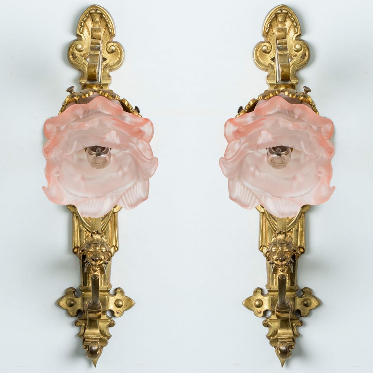Coppia di appliques in ottone Jugendstil Fiore rosa, Francia 1930 in vendita 1