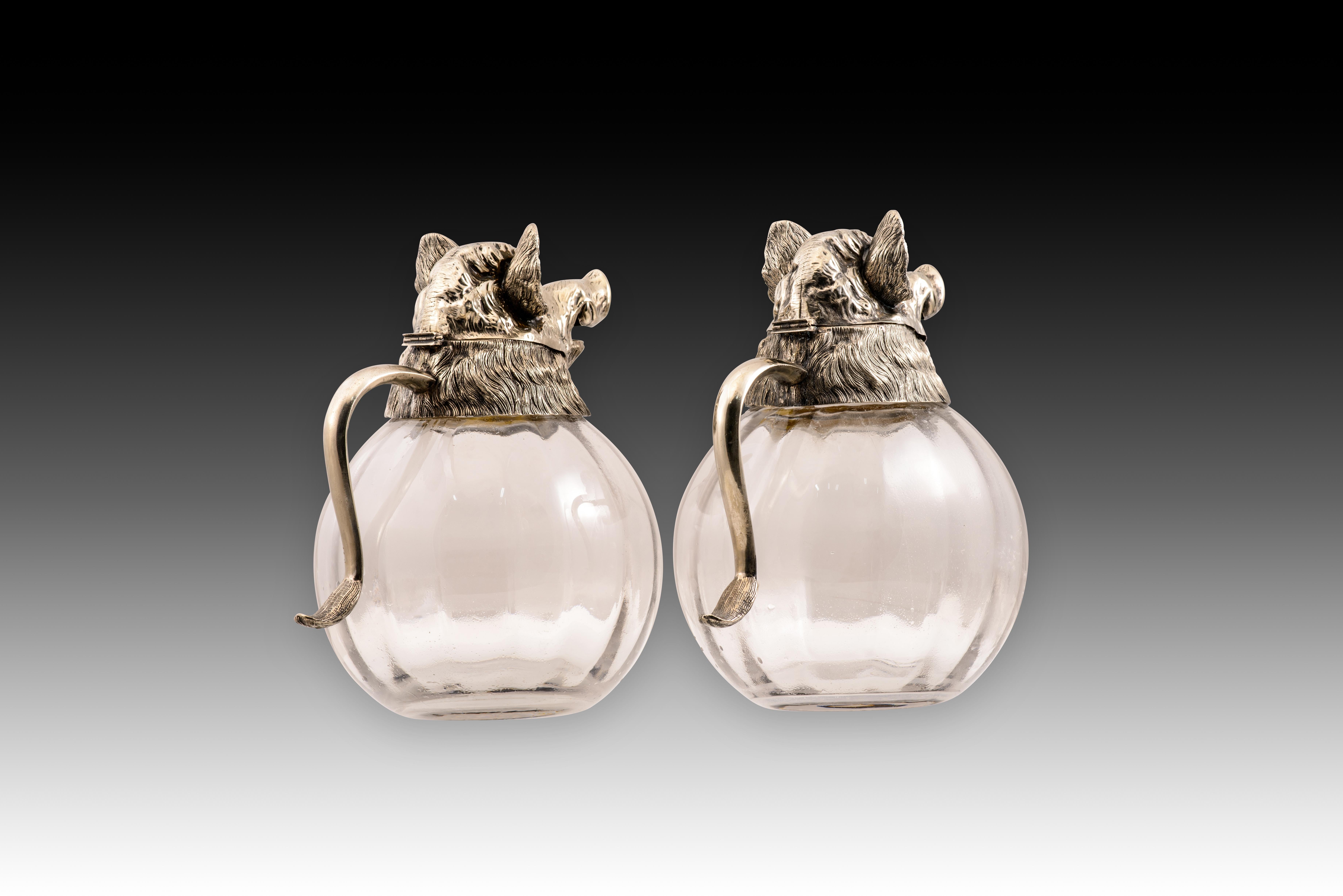 Autre Paire de cruches, sangliers. Métal argenté, verre. Probablement Espagne, C.I.C. en vente