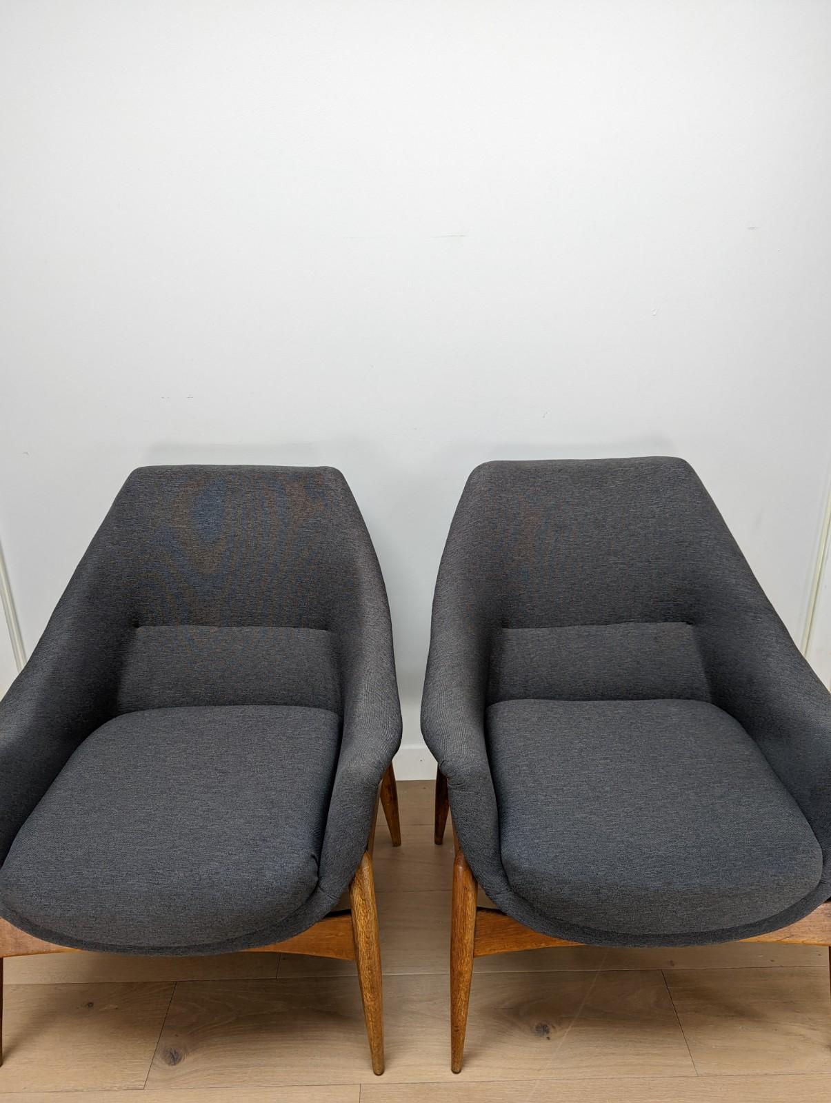Pair of Julia Gaubek Club Chairs - Hungary - 1960 6