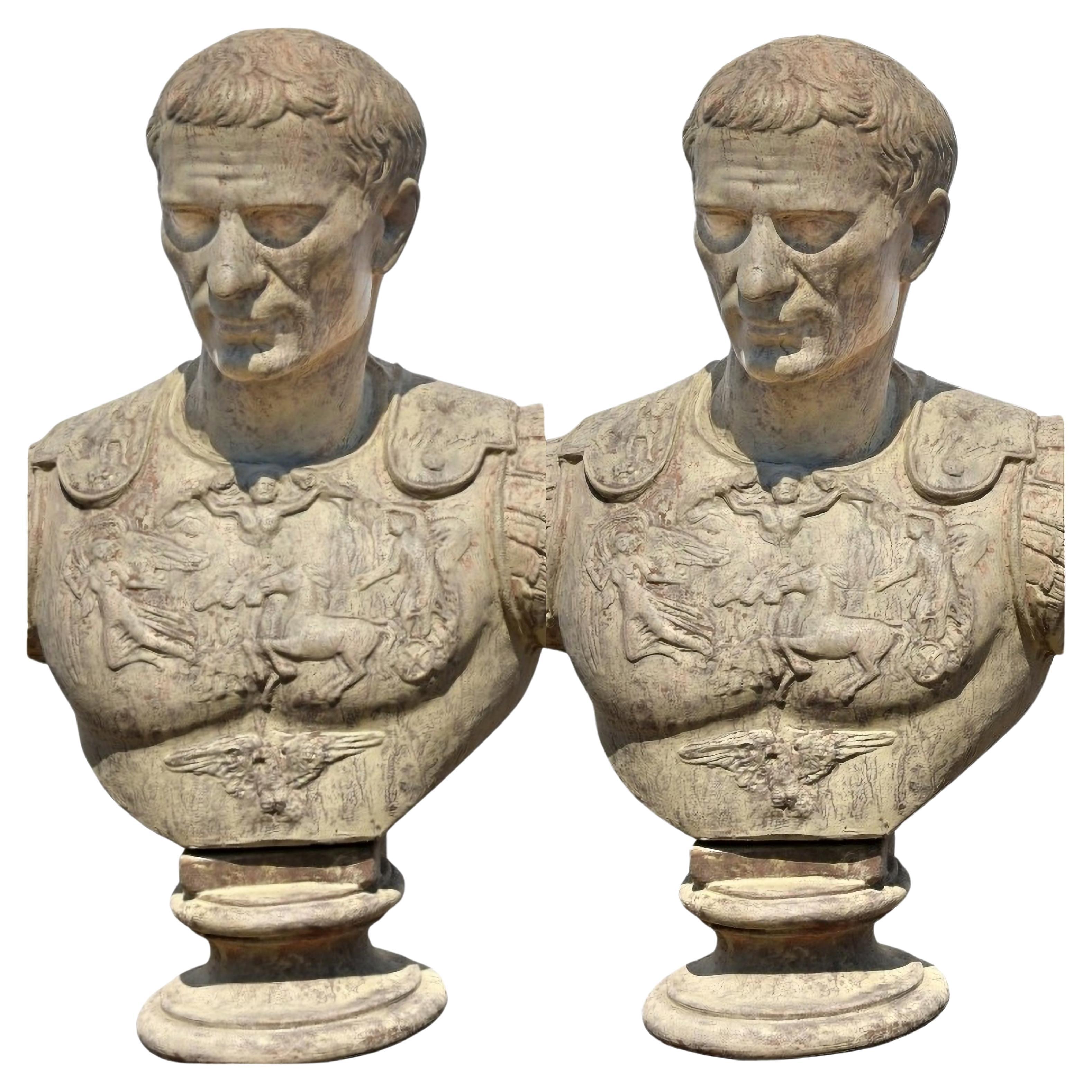 PAIR OF JULIUS CAESAR STATUES VON JULIUS  - TERRACOTTA - COPY OF ROMAN STATUE Ende des 20. Jahrhunderts im Angebot