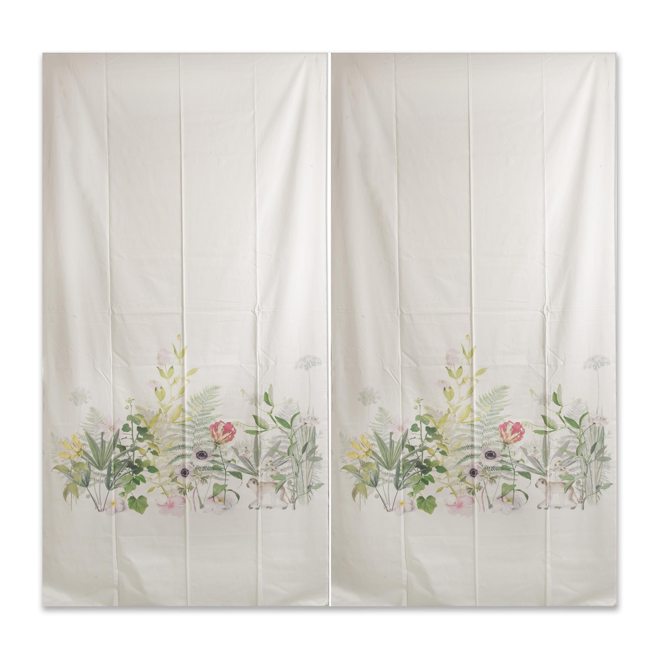 Pair of curtains in cotton sateen Fischbacher, Junghe model.
Why not change the curtains in the spring ? These completely renovate a room.
Fischbacher is one of the most famous fabric manufacturer in Europe.
