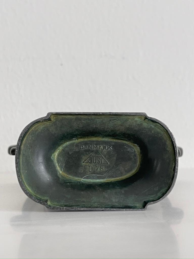 Paire de vases Just Andersen Art Nouveau en métal à motifs figuratifs. en vente 6