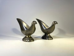 Pareja de Just Andersen, Dinamarca Art Decó de 1930 Portapipas de peltre con pájaros estilizados