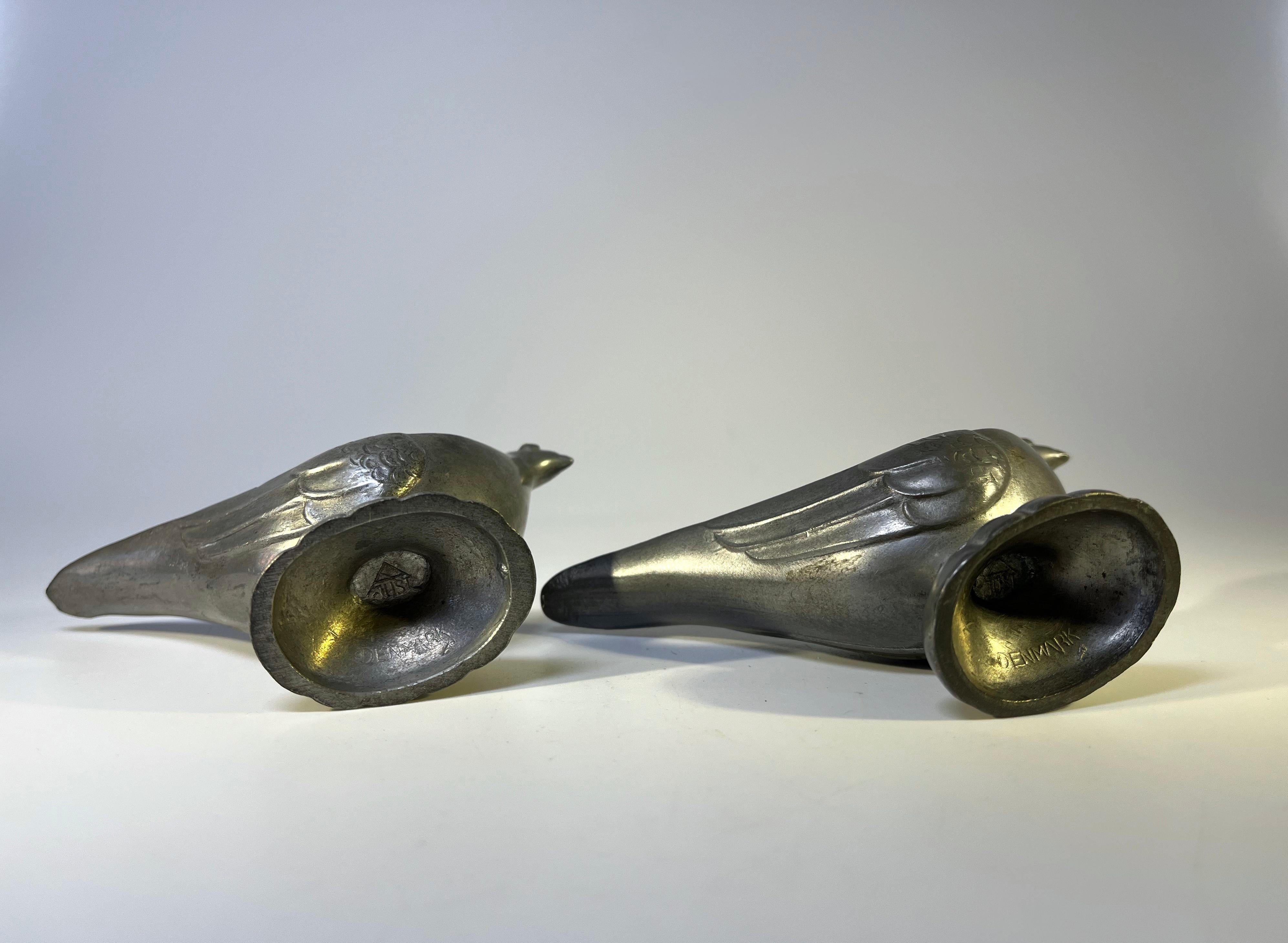 Paire de porte-pipes Just Andersen, Danemark, Art déco des années 1930, en étain avec oiseau stylisé en vente 2