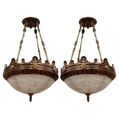 Paar Justice-Kronleuchter - Anfang 20. Jh. Beaux-Arts-Bronze- und Alabaster-Leuchter