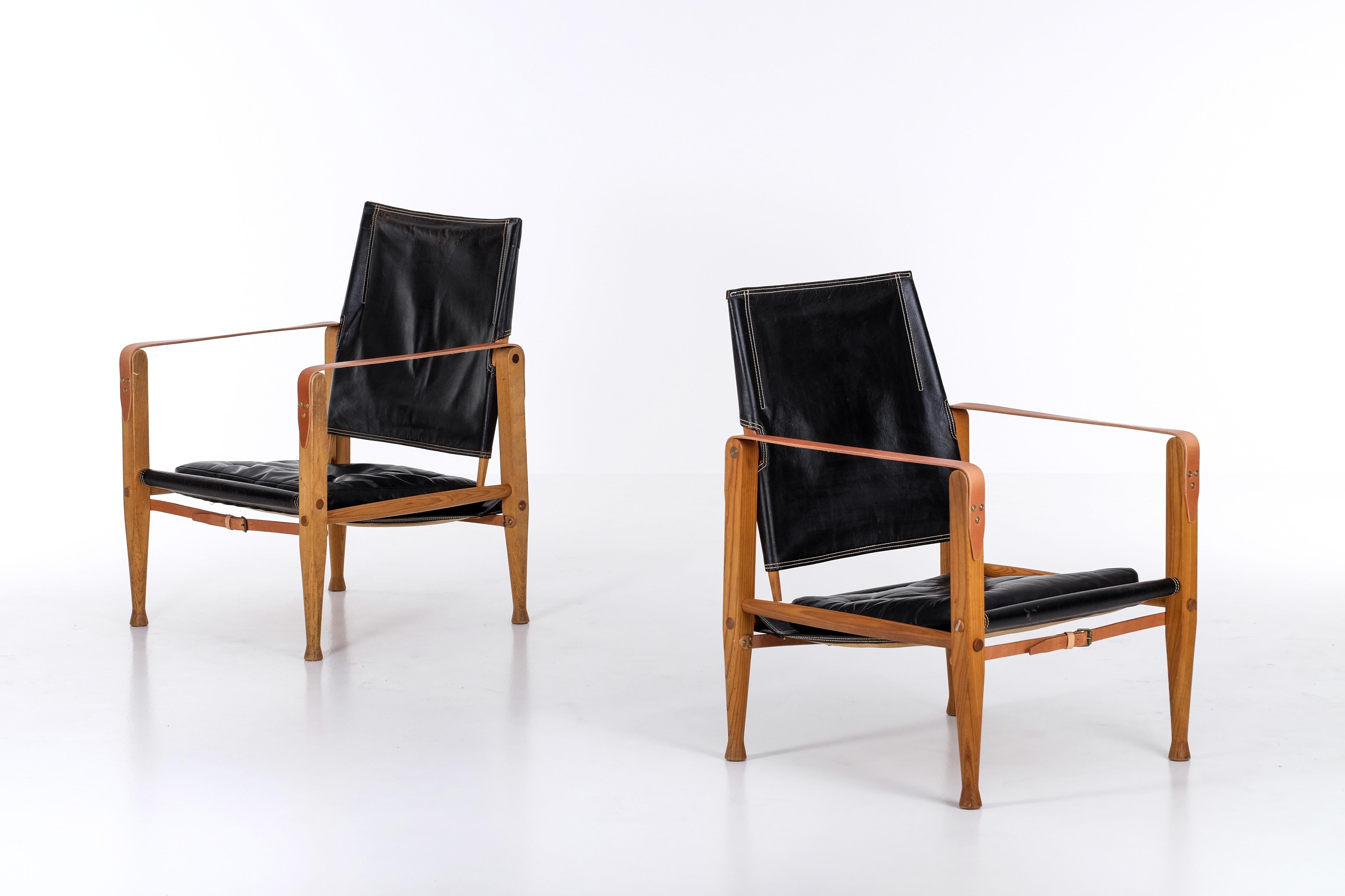 Pair of Kaare Klint Black Leather Safari Chairs, 1960s In Good Condition For Sale In Stockholm, SE