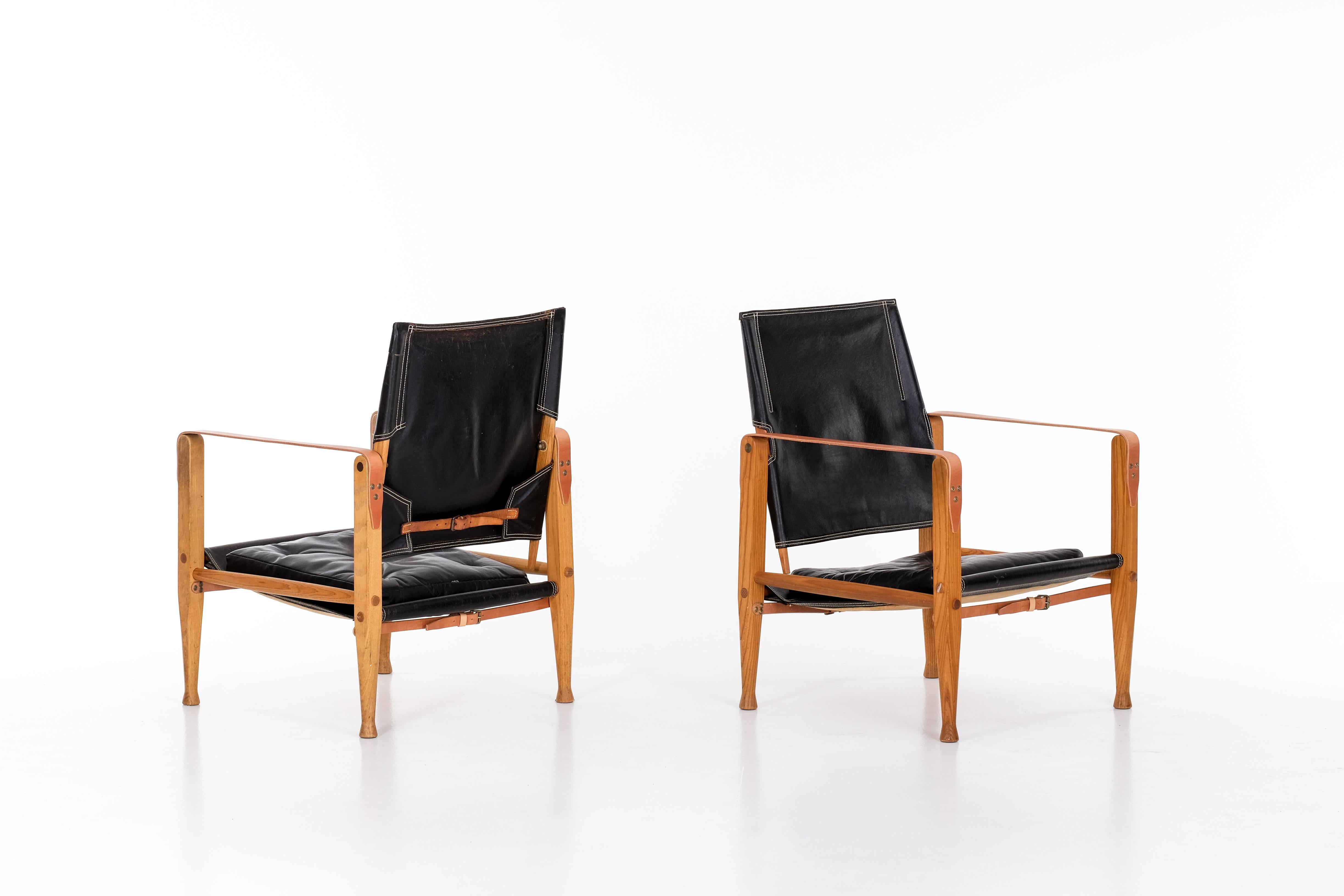 Mid-20th Century Pair of Kaare Klint Black Leather Safari Chairs, 1960s For Sale